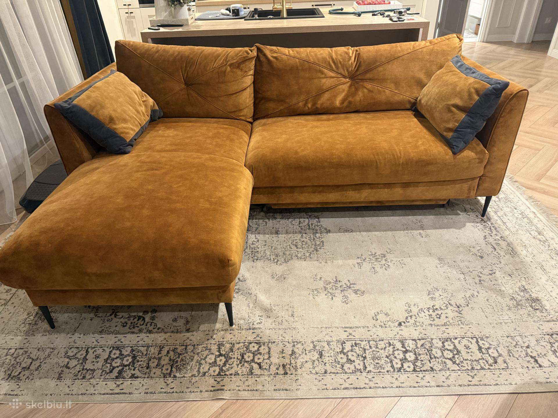 Kairinė kampinė sofa su miegama dalimi