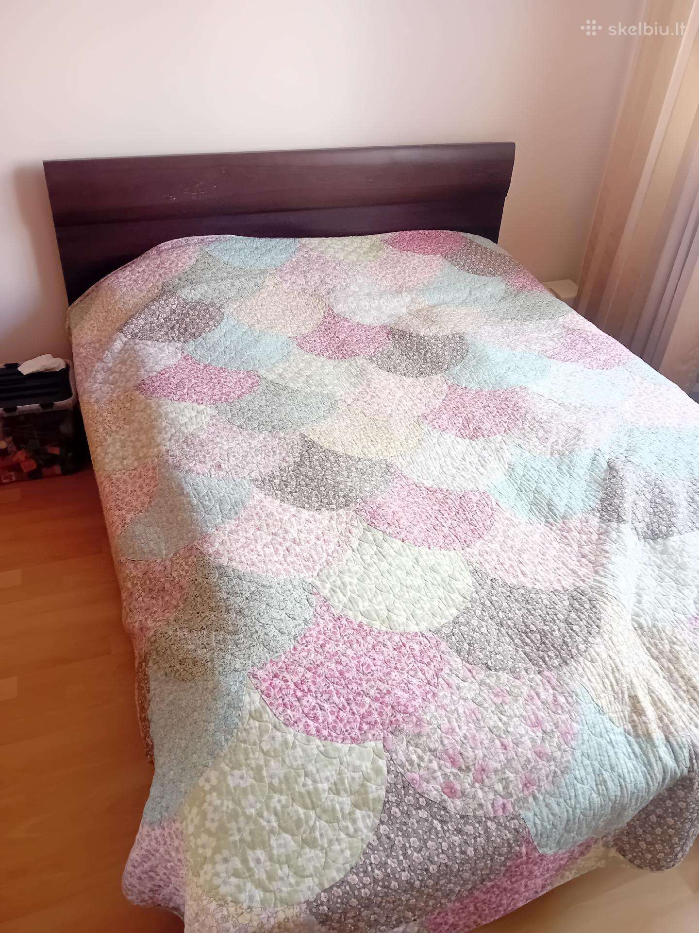 Dvigule lova su daiktadeže