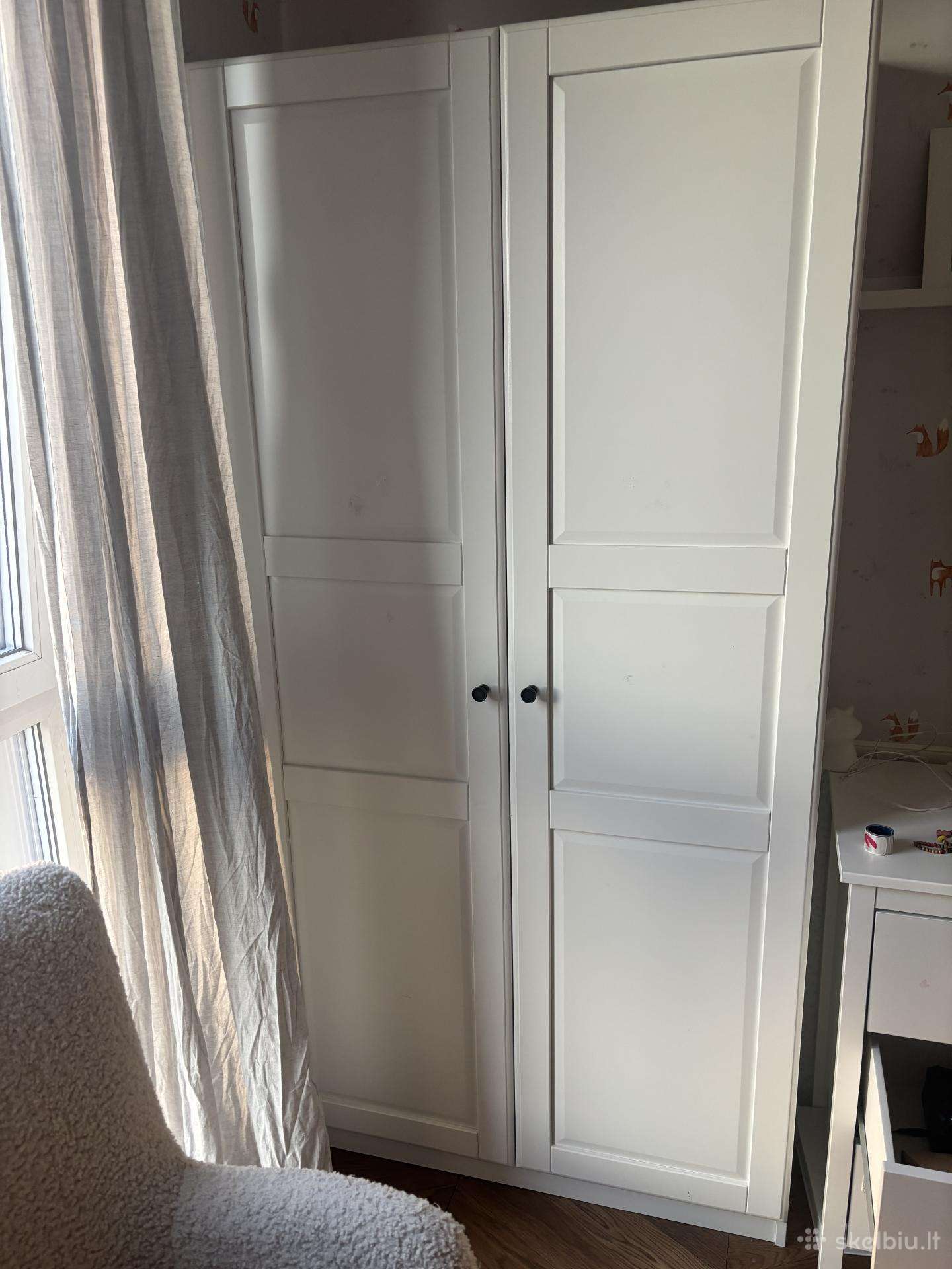 Ikea pax spinta su daug stalčių