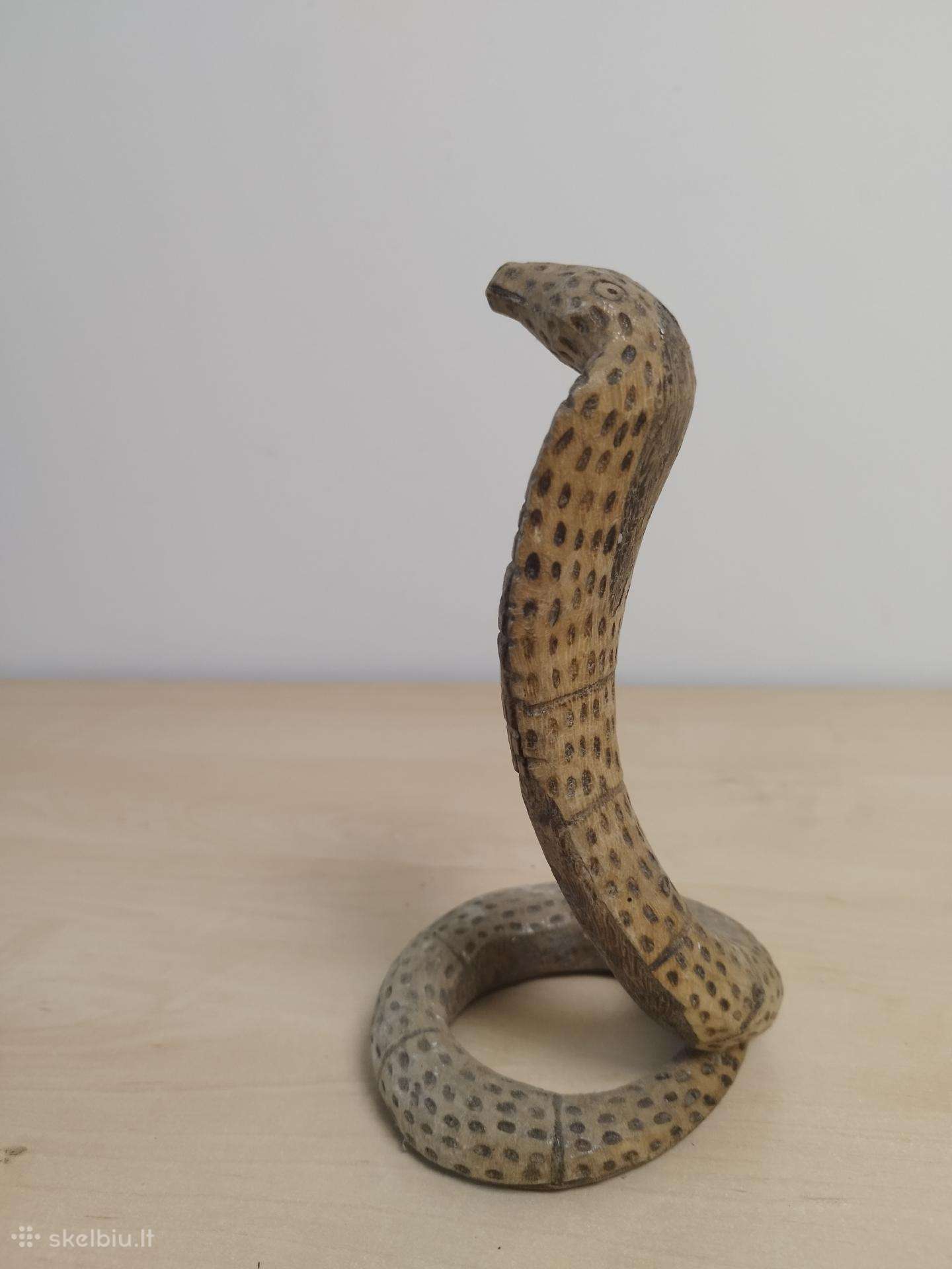 Kobros skulptūrėlė