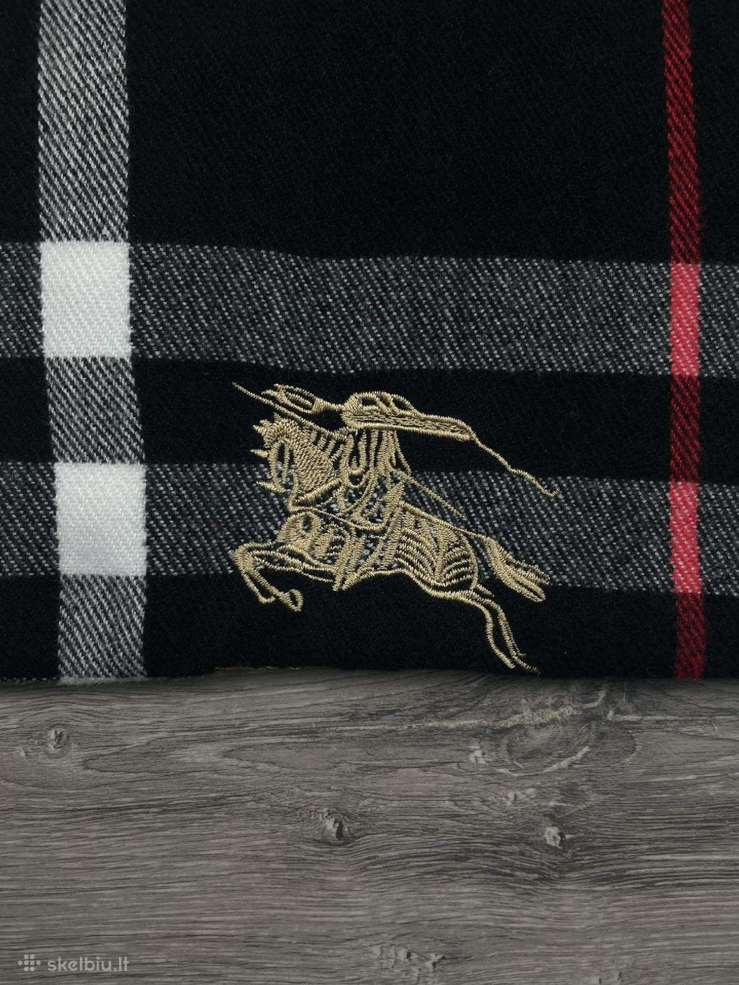 Juodas Burberry Šalikas