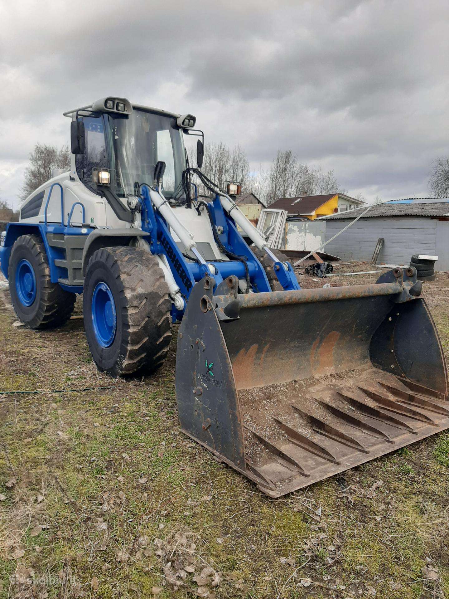 Liebherr L538, paving machinery
