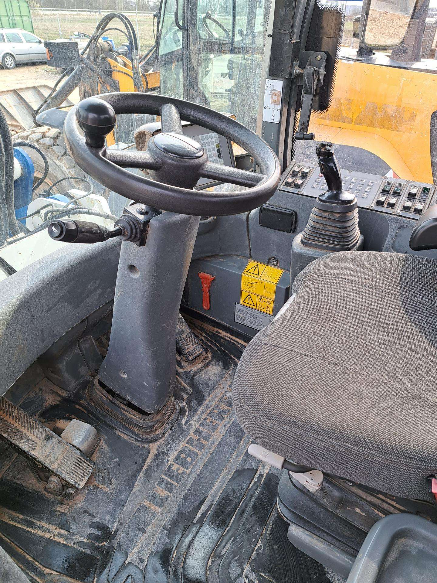 Liebherr L538, paving machinery