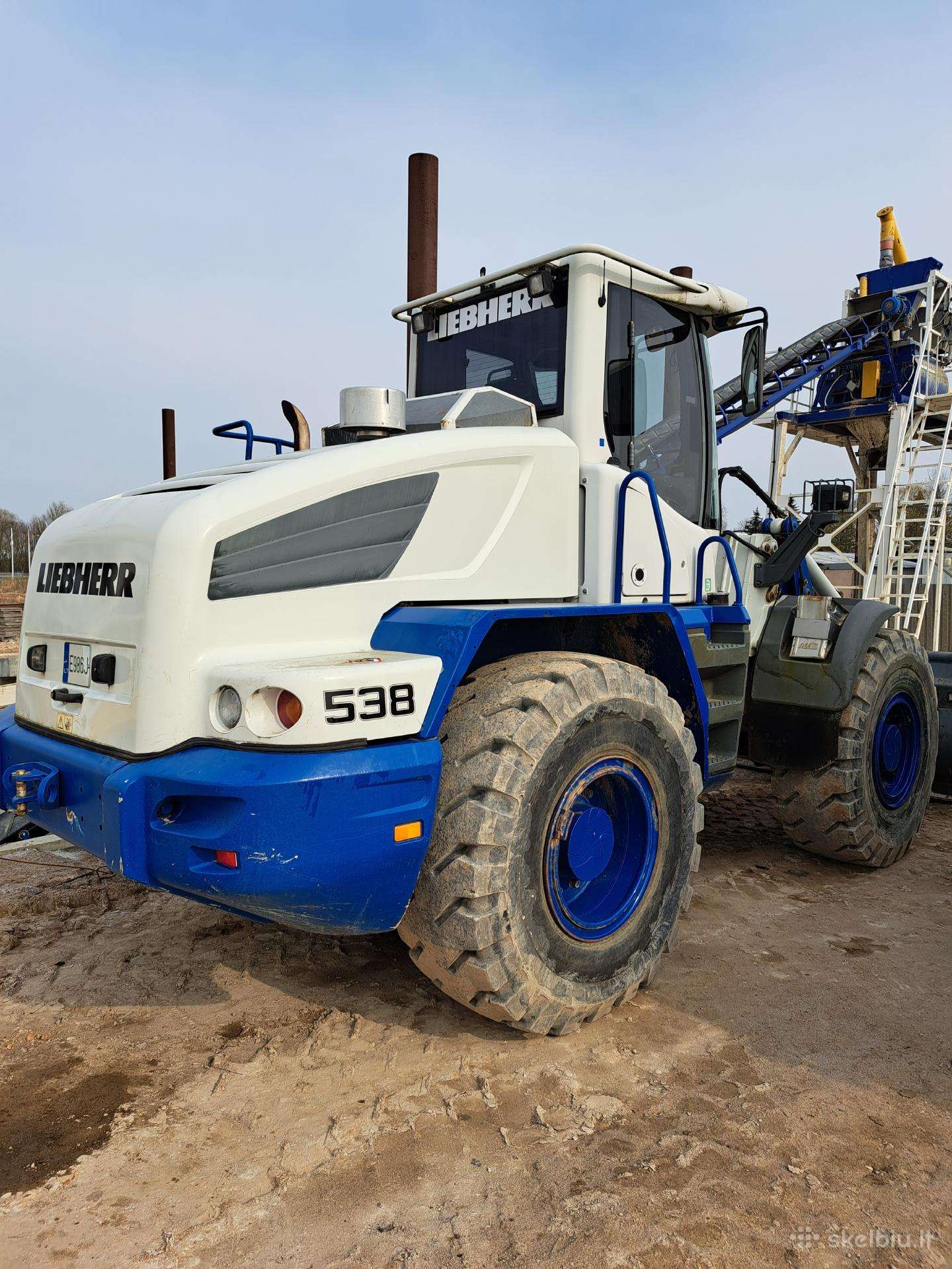 Liebherr L538, paving machinery