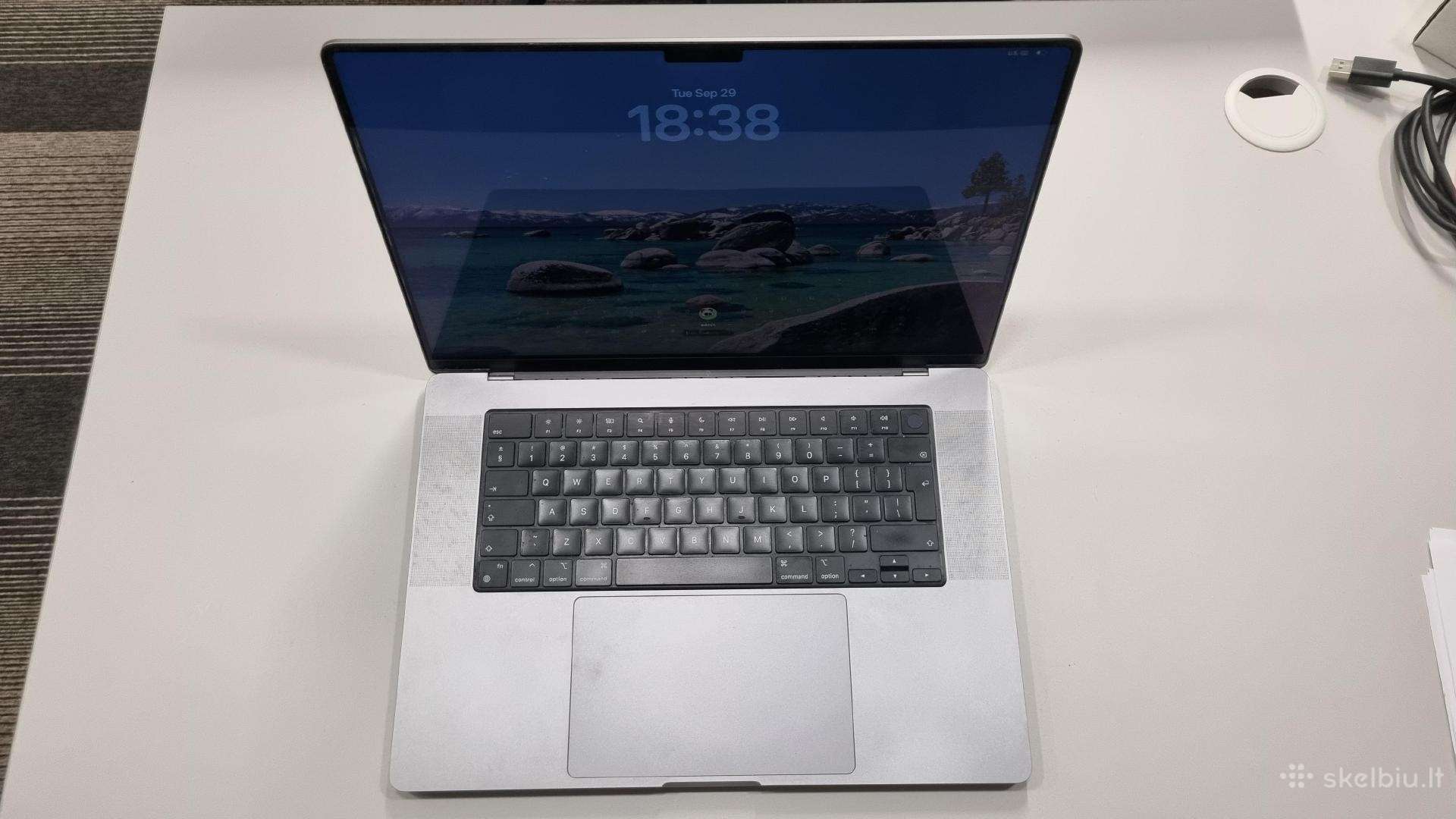 Apple M2 MacBook Pro 16" / 32gb / 512 GB