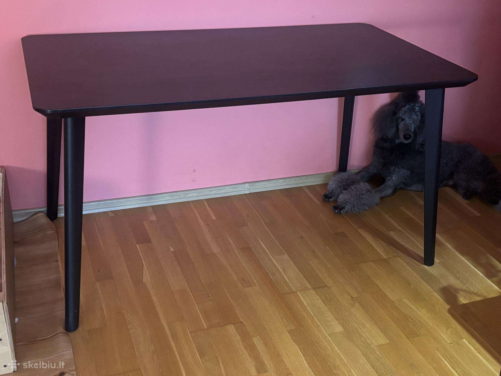 Juodas Ikea stalas