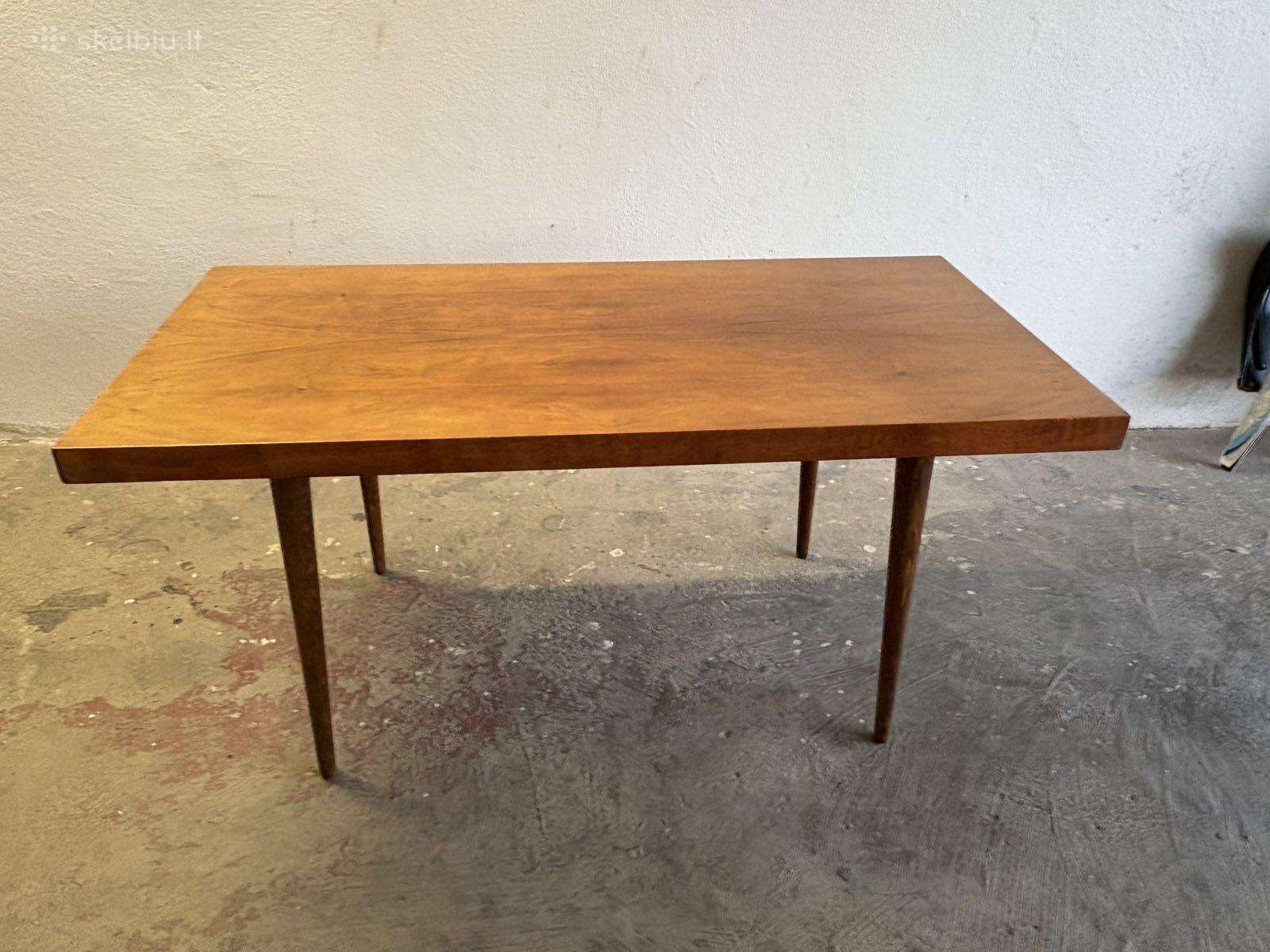 60-jų kokybiškas ir originalus stalas