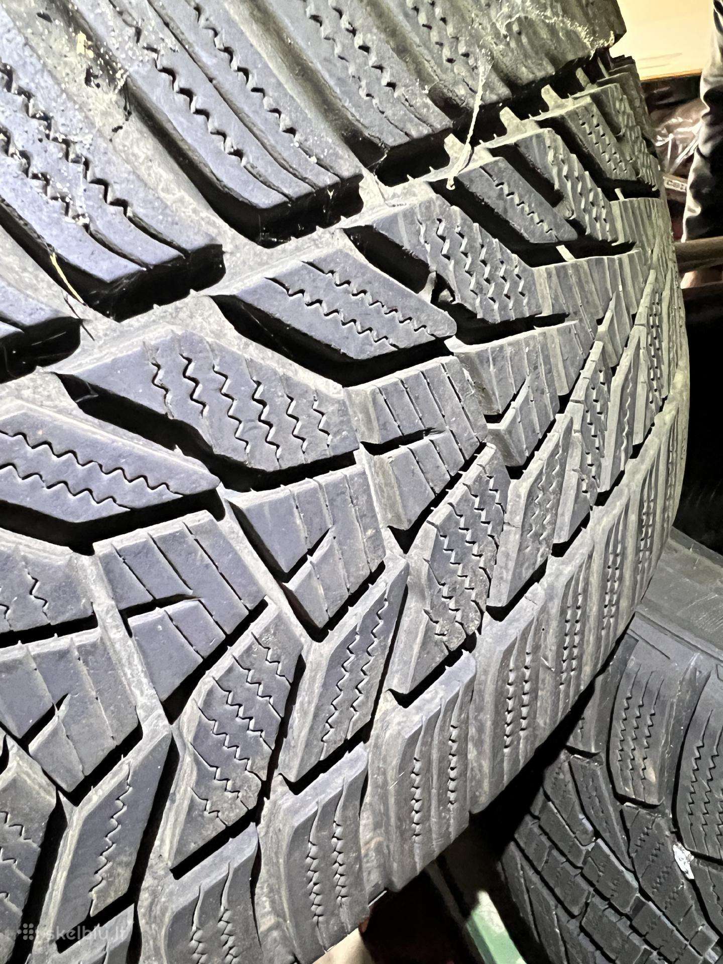 Padangos 235/45 r 19