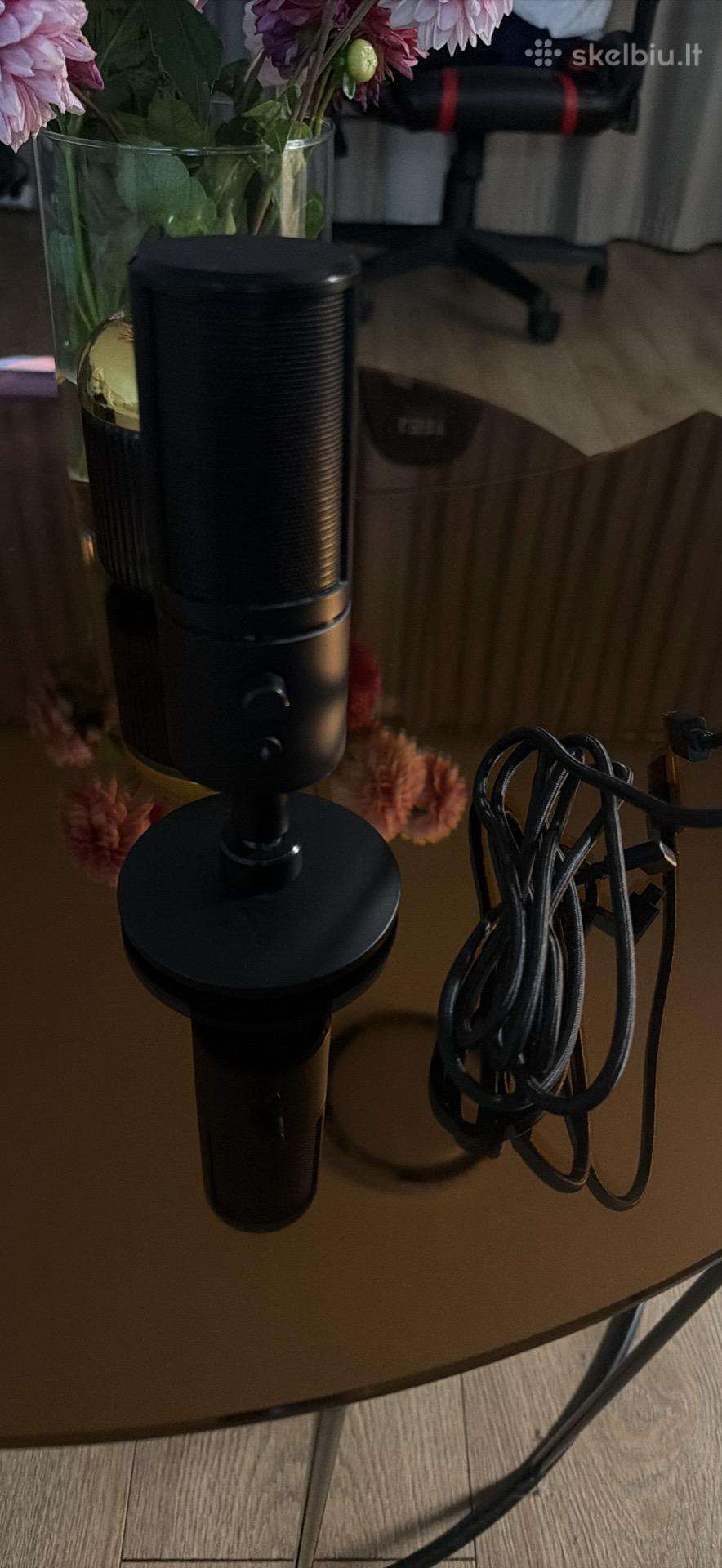 Razer seiren X, Logitech G435, Razer deathadder v2