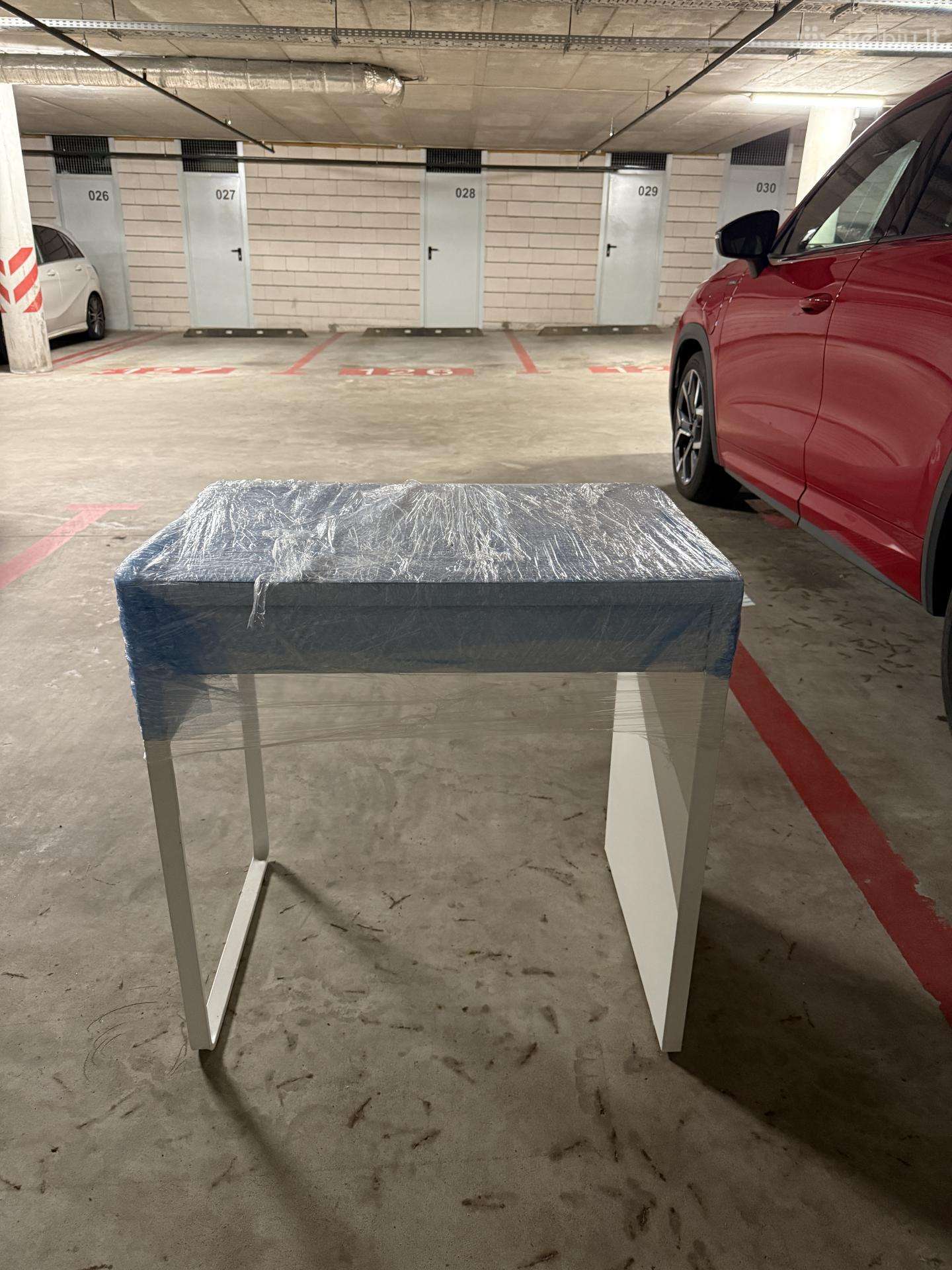 Labai geros būklės Ikea staliukas Micke