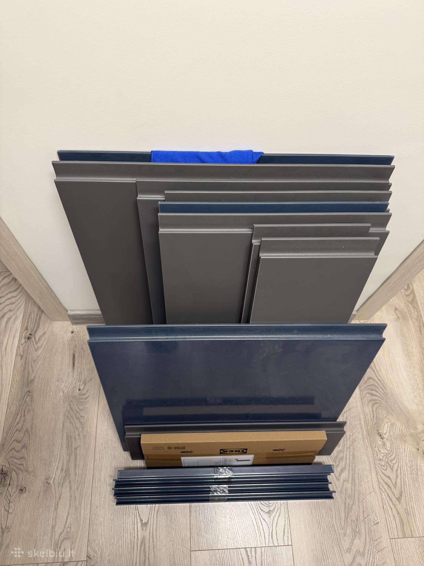 Ikea Voxtorp tamsiai pilki matiniai fasadai