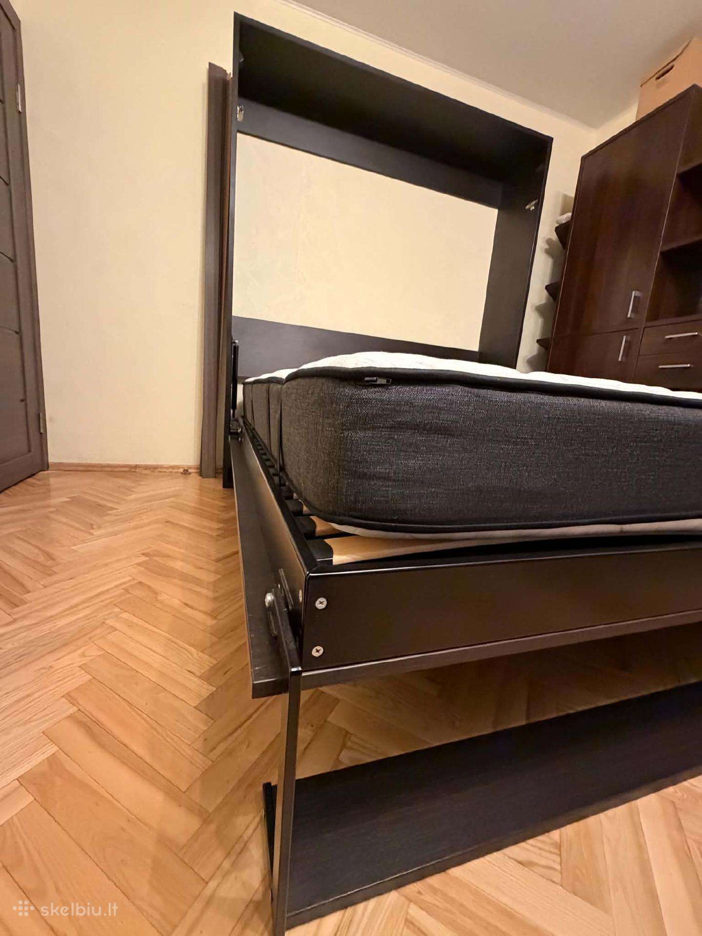Pakeliama dvigulė lova-spinta su čiužiniu