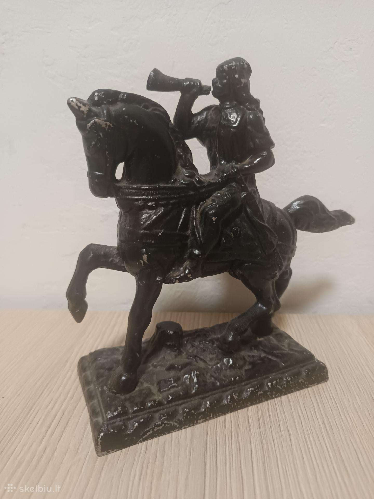 Statulėlė riteris ant žirgo