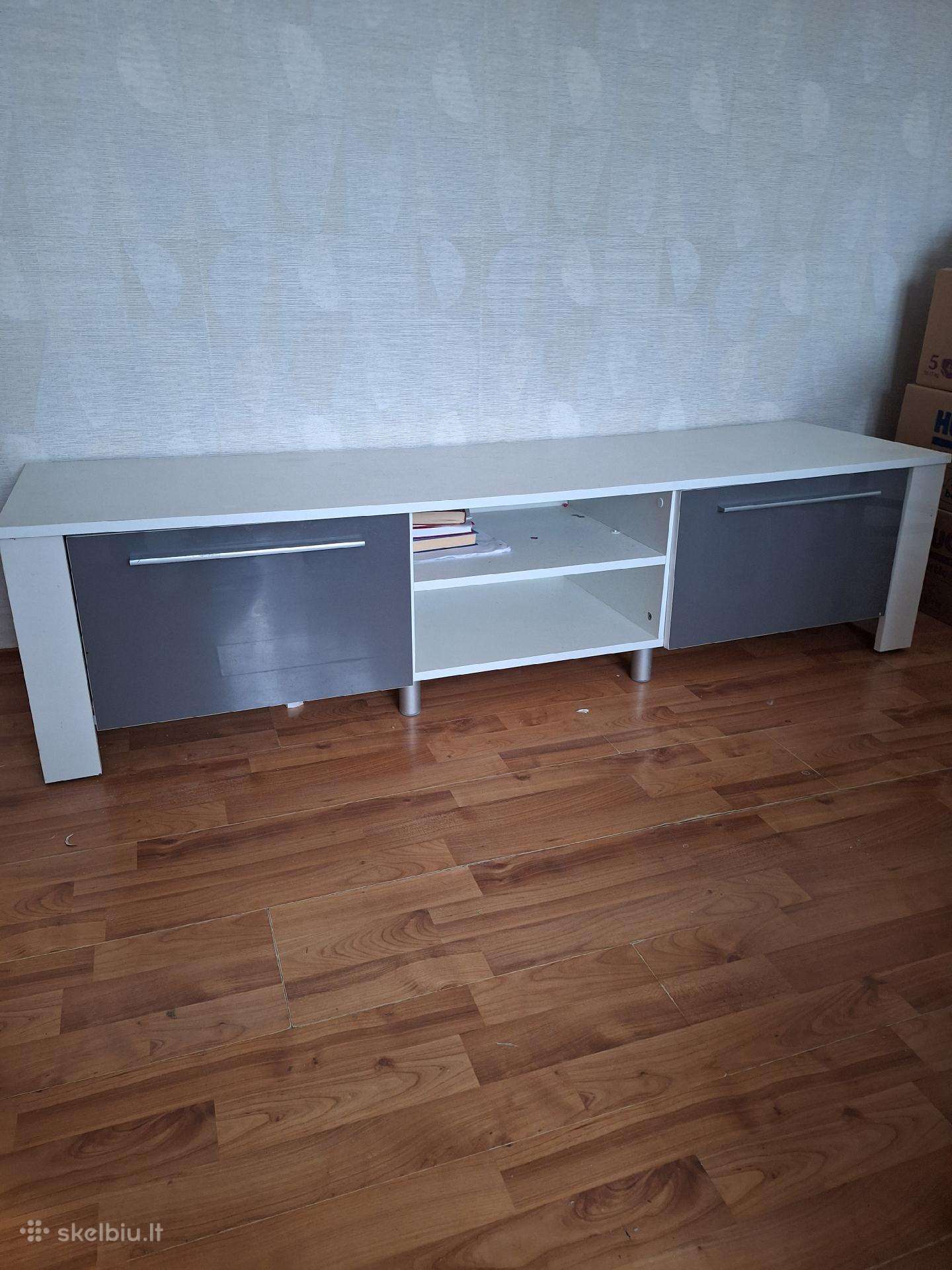 Parduou televizoriaus spintelę