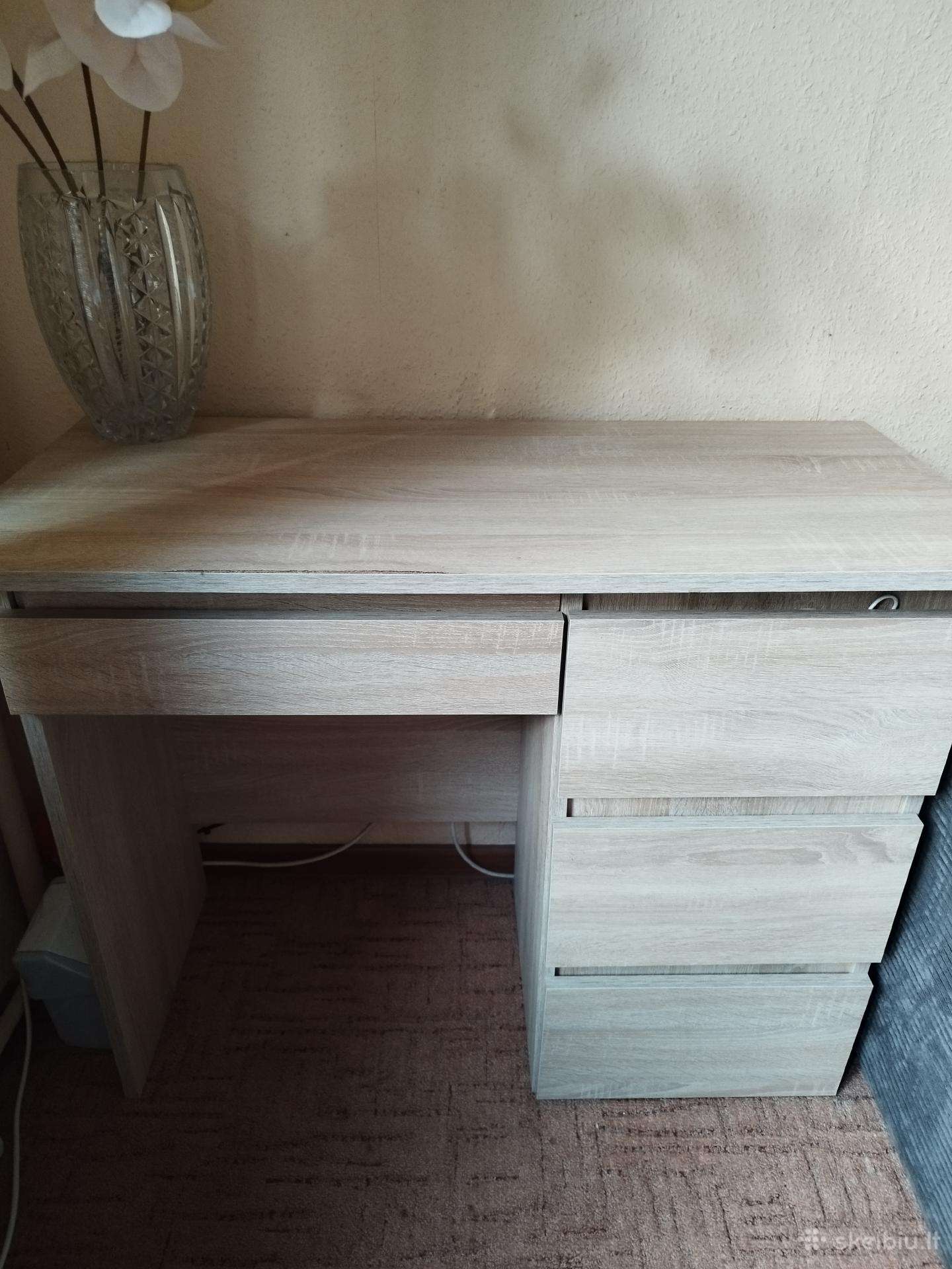 Rašomas stalas