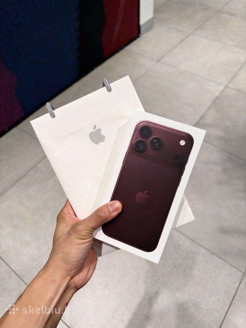 iPhone 18 Pro Burgundy