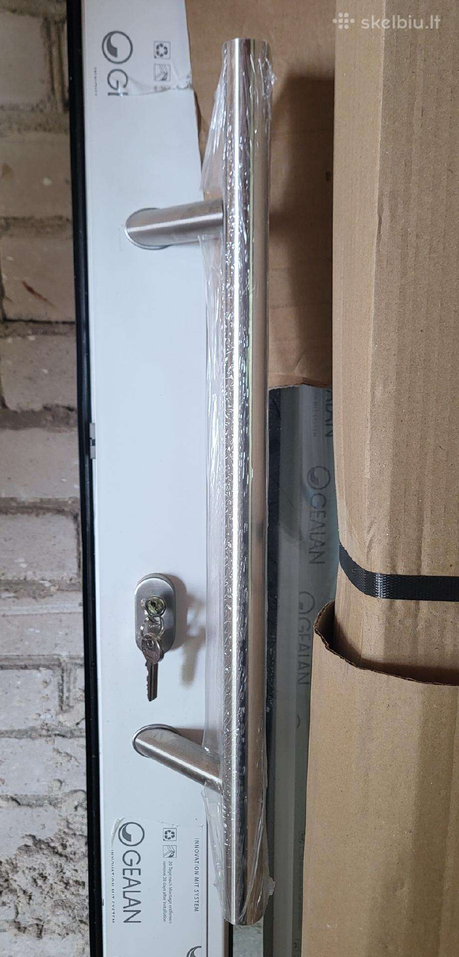 Naujos dvivėrės plastikinės (Pvc) lauko durys