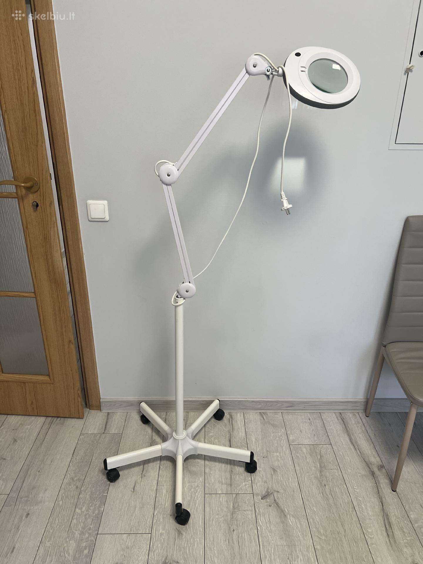Kosmetologinė LED lempa lupa ant ratukų