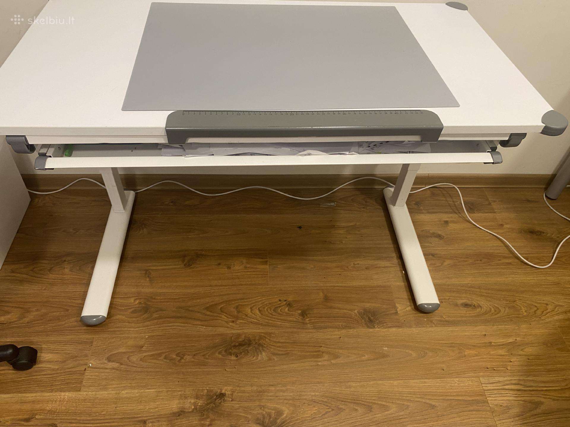 Ergonomiskas stalas