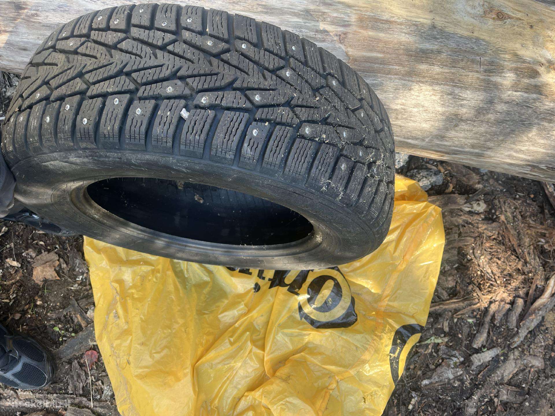 Nokian ziemines R16 dygliuotos