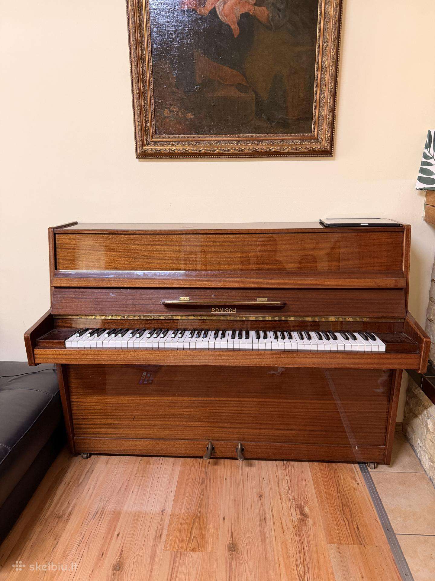 Pianinas “rönisch