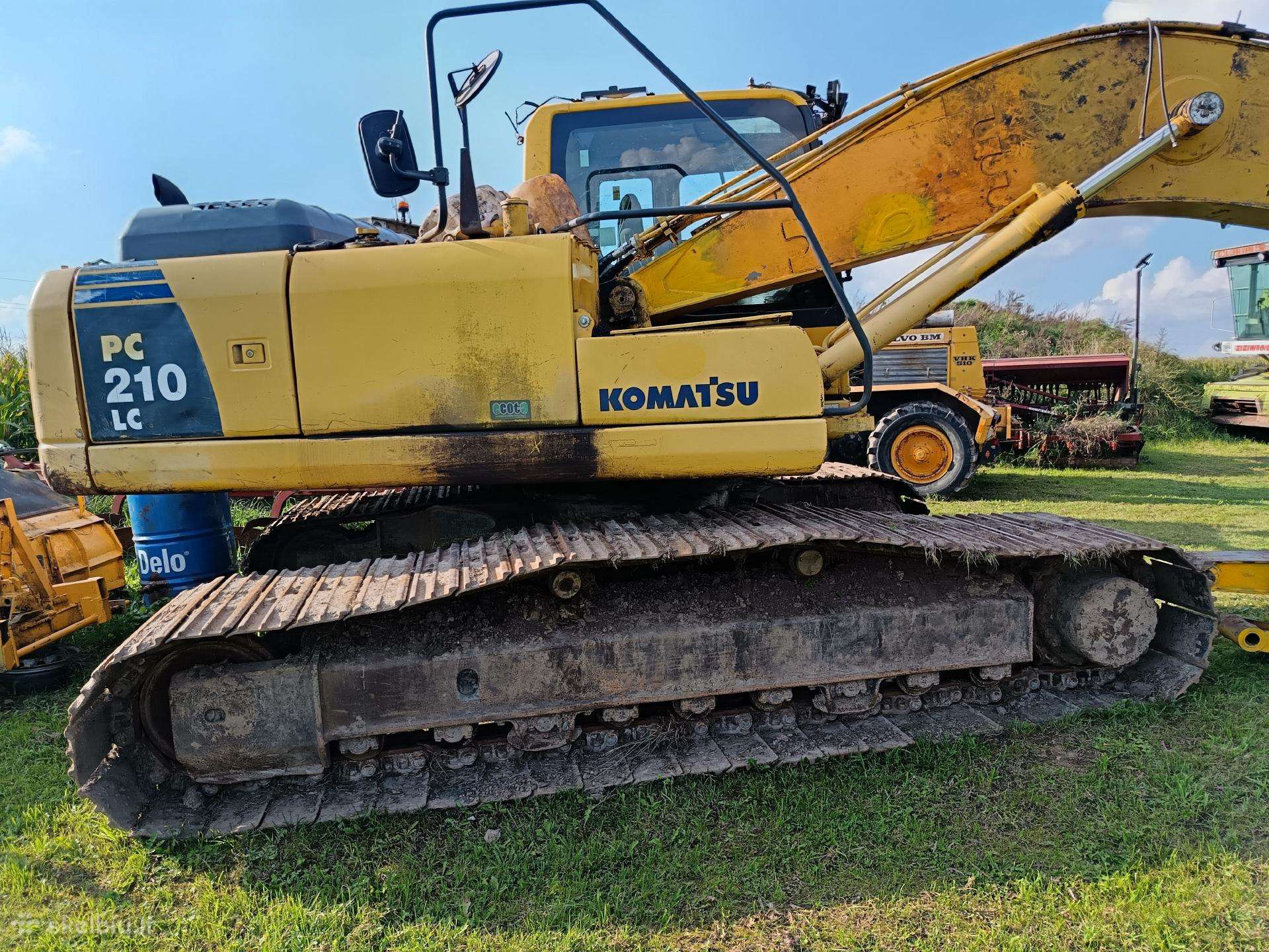 Komatsu PC210LC, excavator