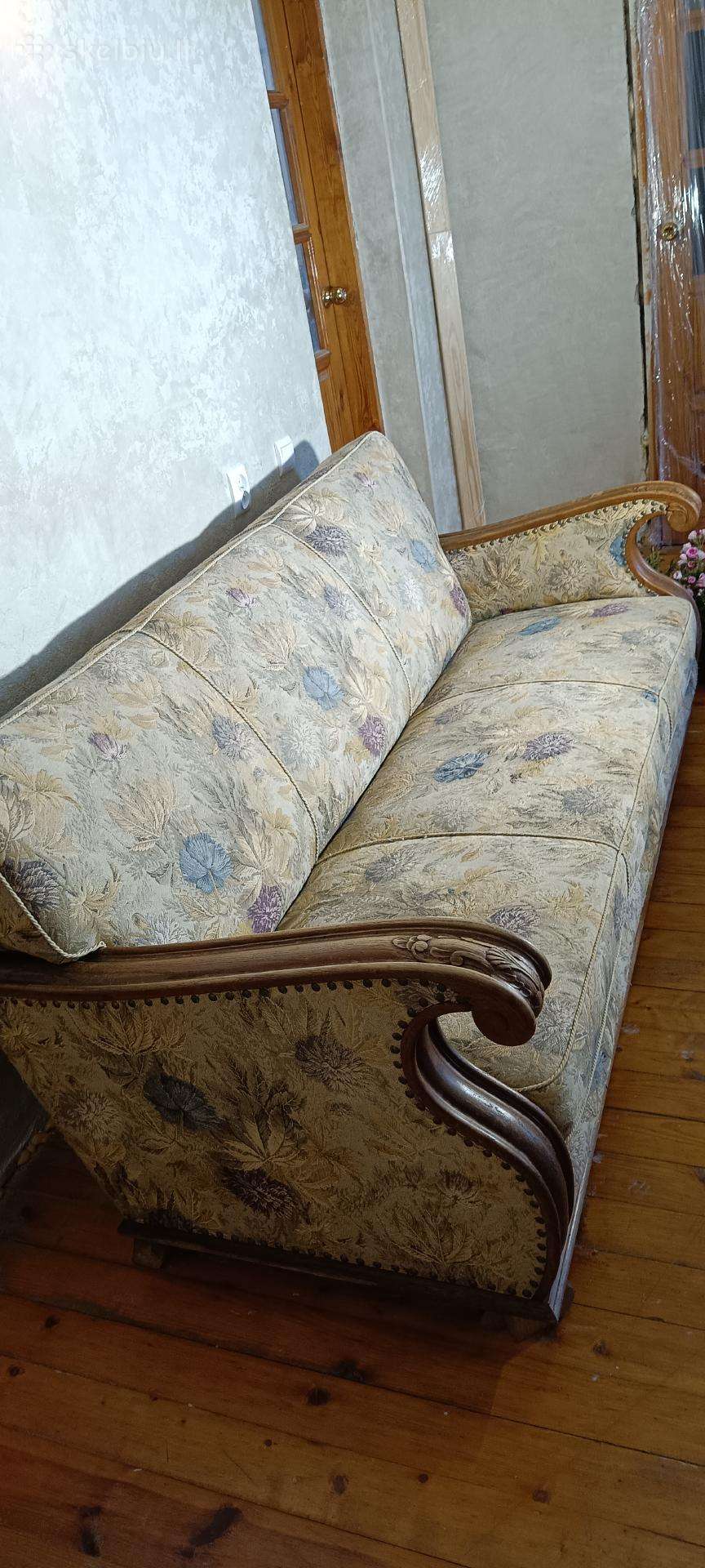 Antikvarine ažuoline sofa