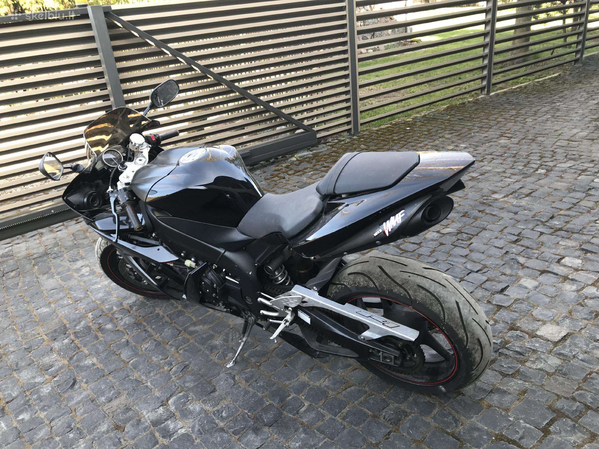 Yamaha R1