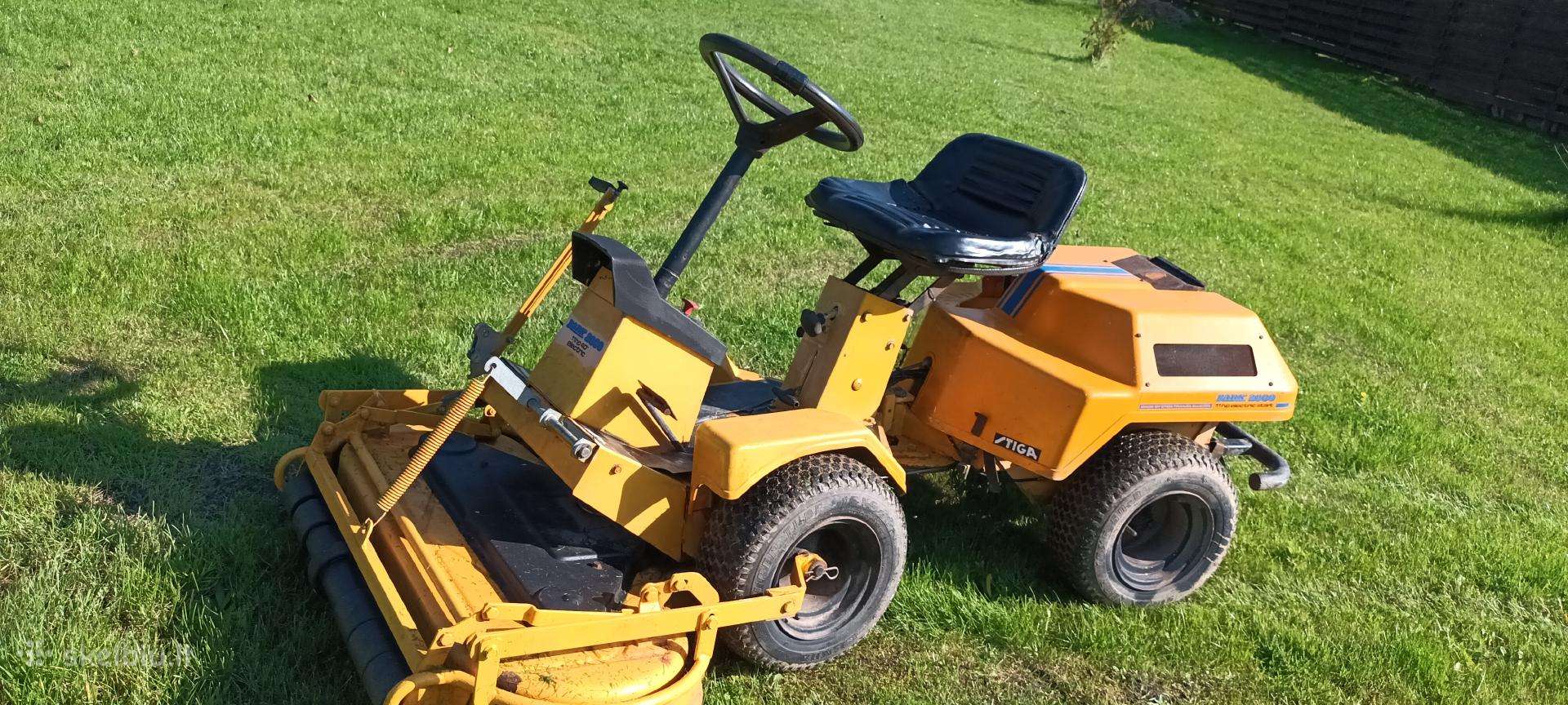 Traktoriukas zoliapjove nulinio apsisukimo-rider