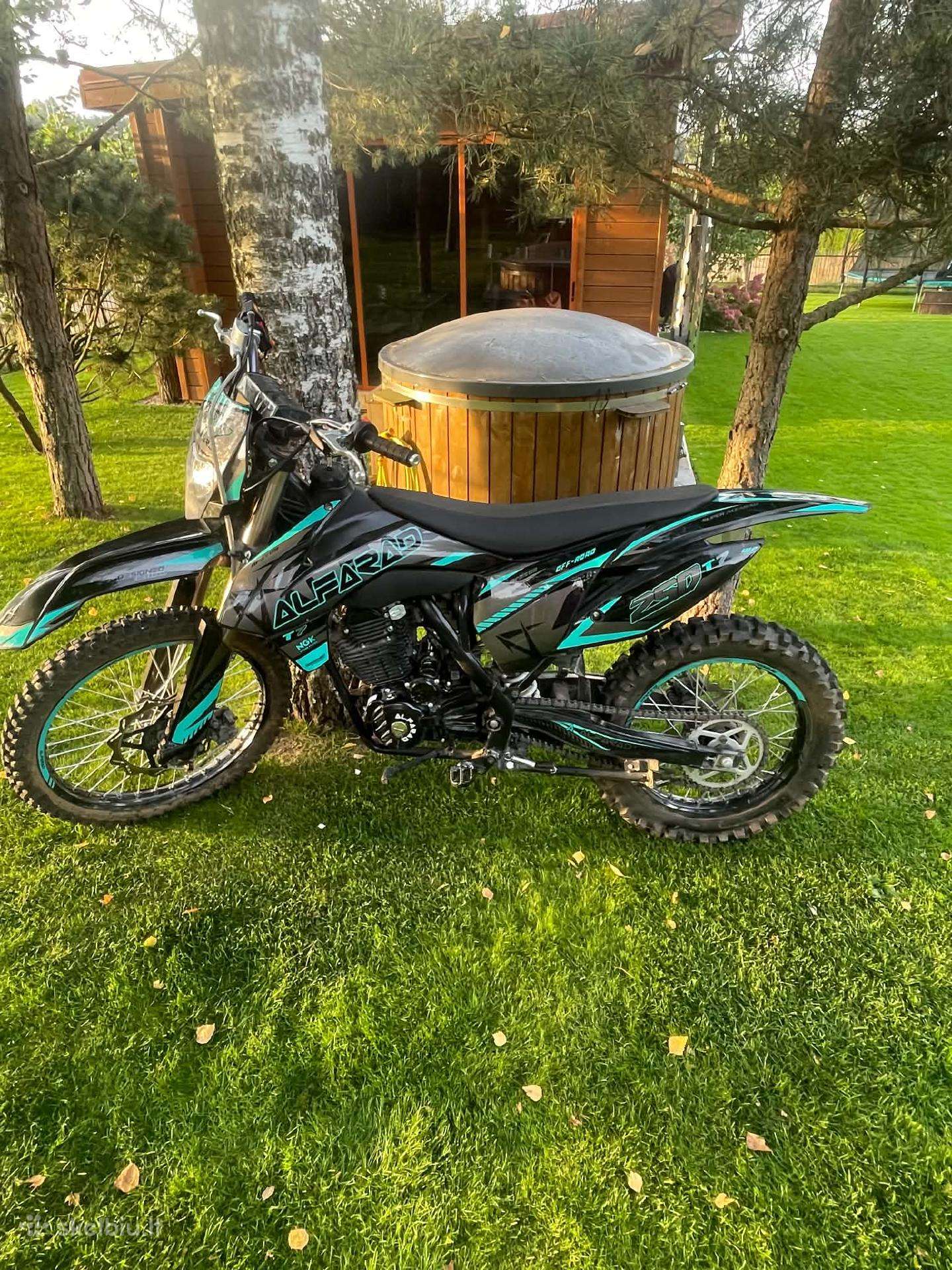 Krosinis motociklas Alfarad T7
