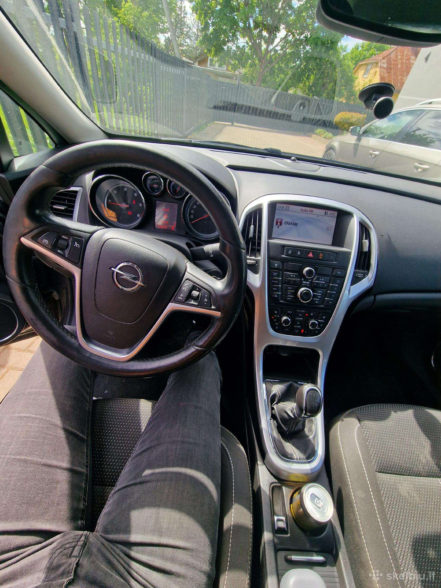 Opel astra sport tourer 2012 metu 1.7d 92kw.