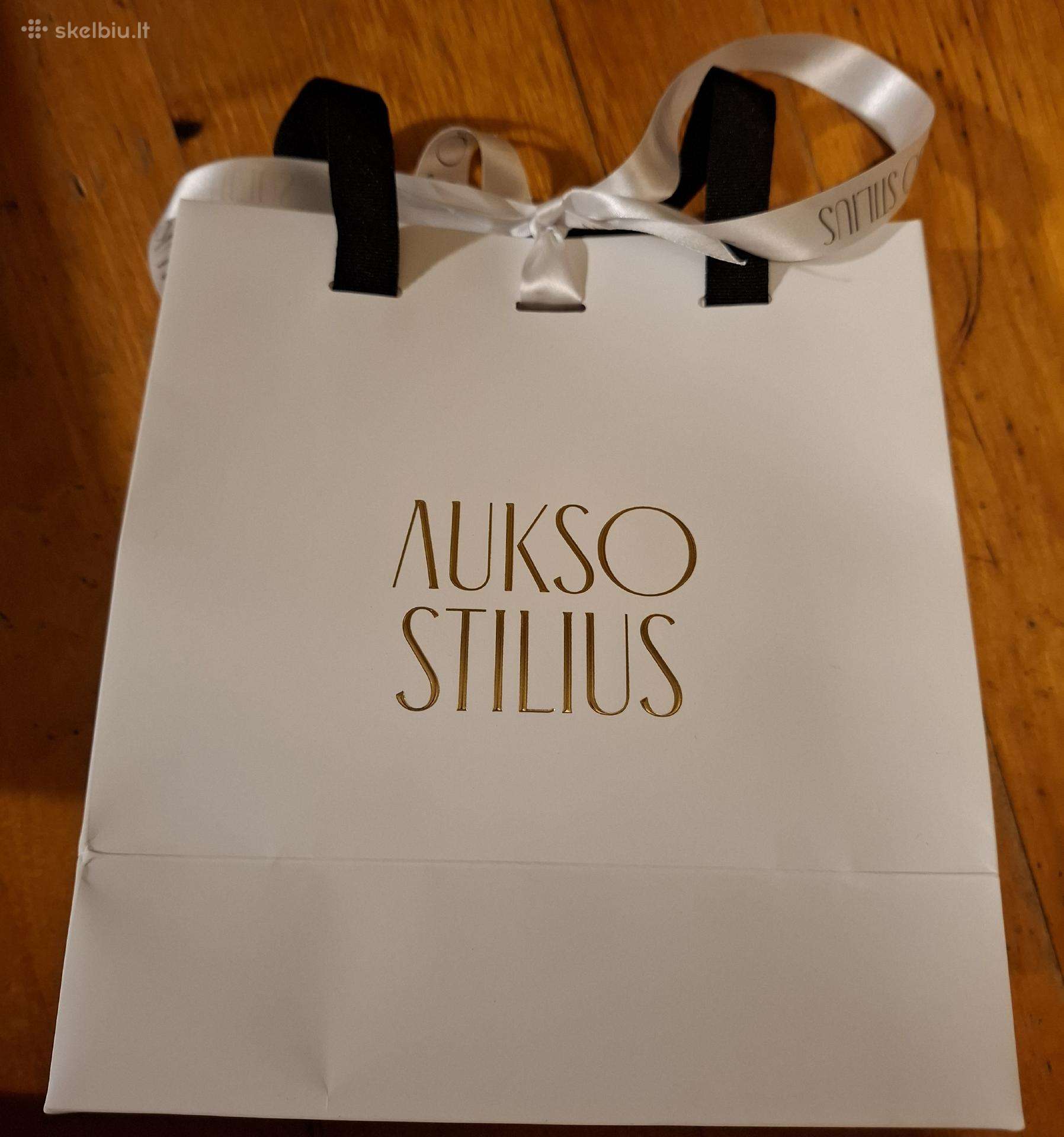 Auksinė grandinėlė su deimantiniu pakabuku