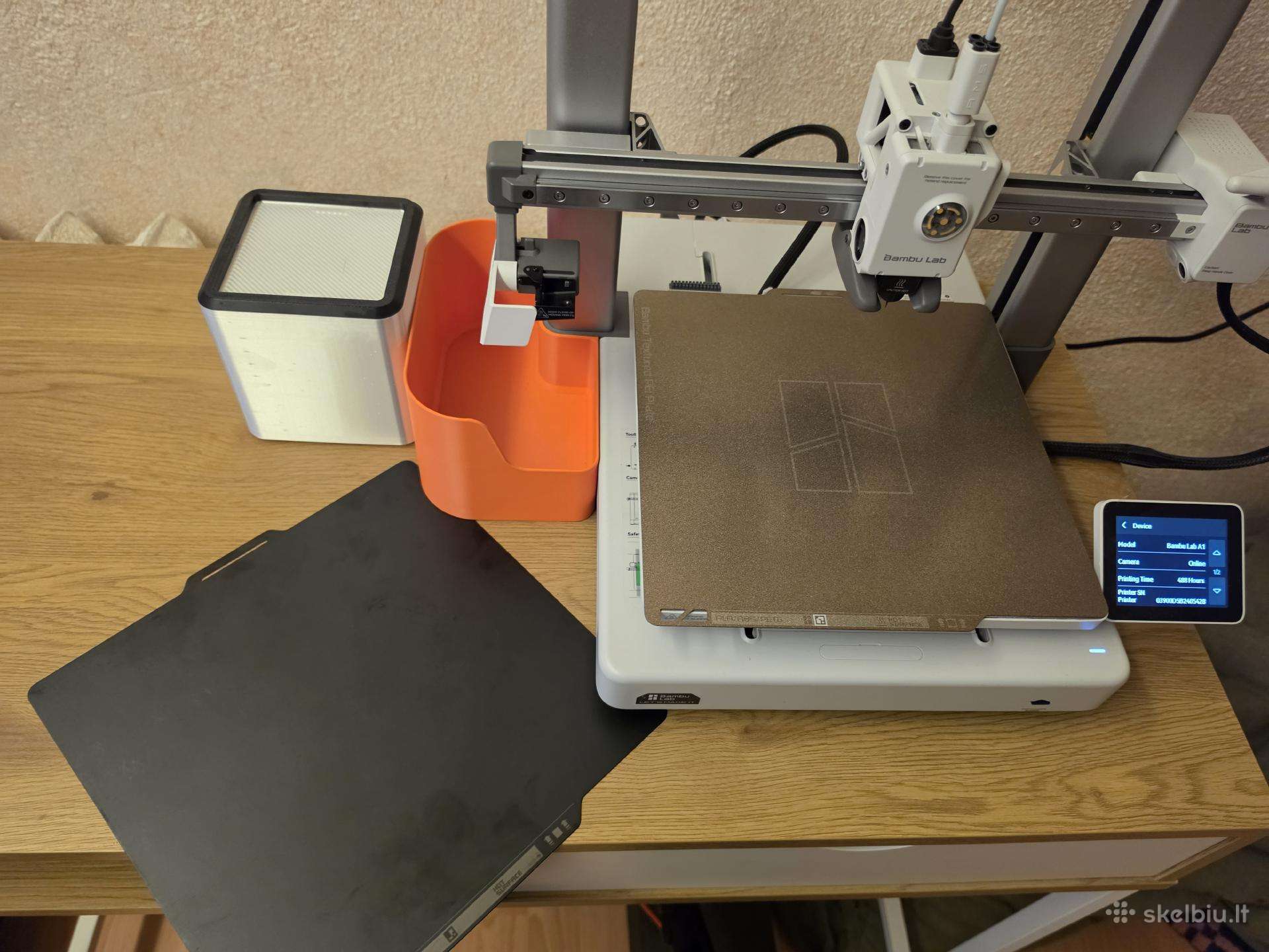 Bambulab A1 su priedais