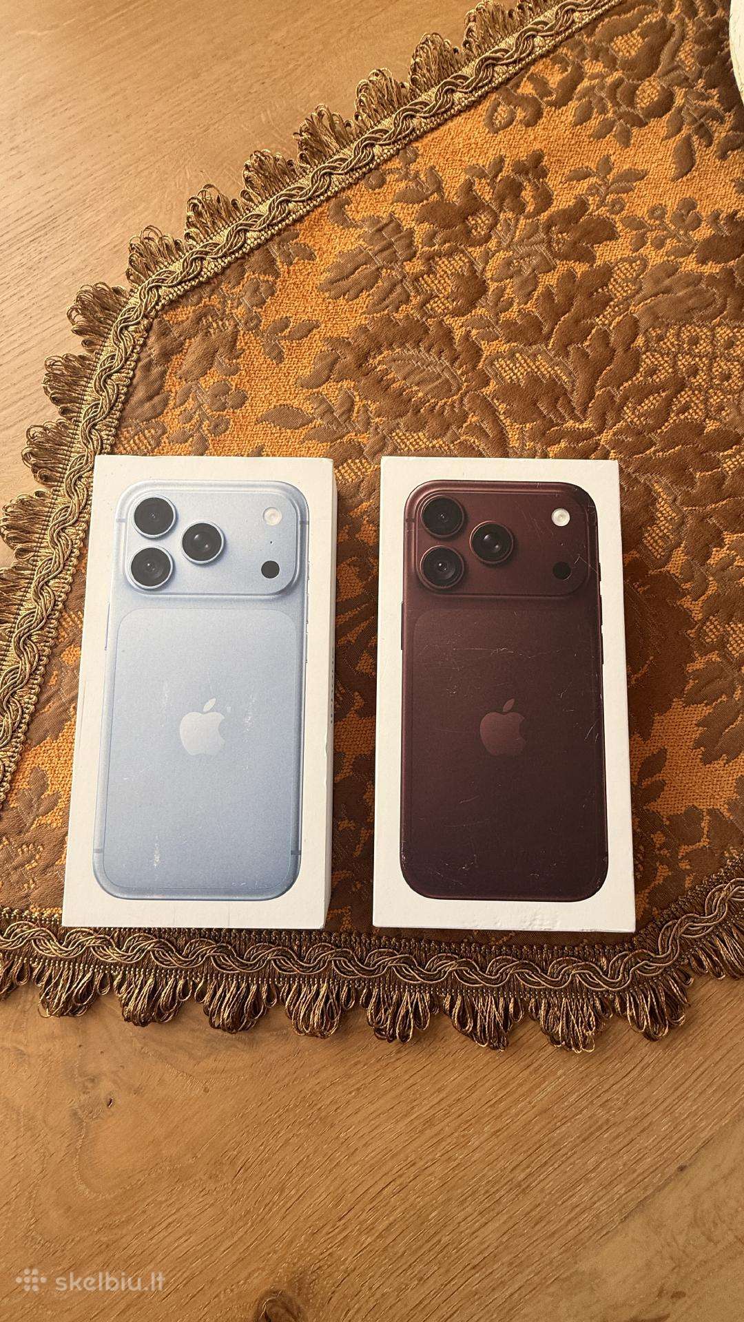 18pro -Burgundy / Glacier