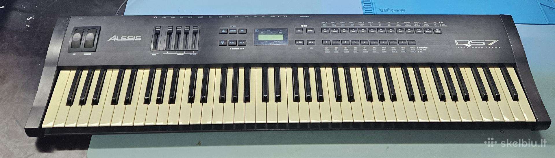 Alesis qs7 sintezatorius