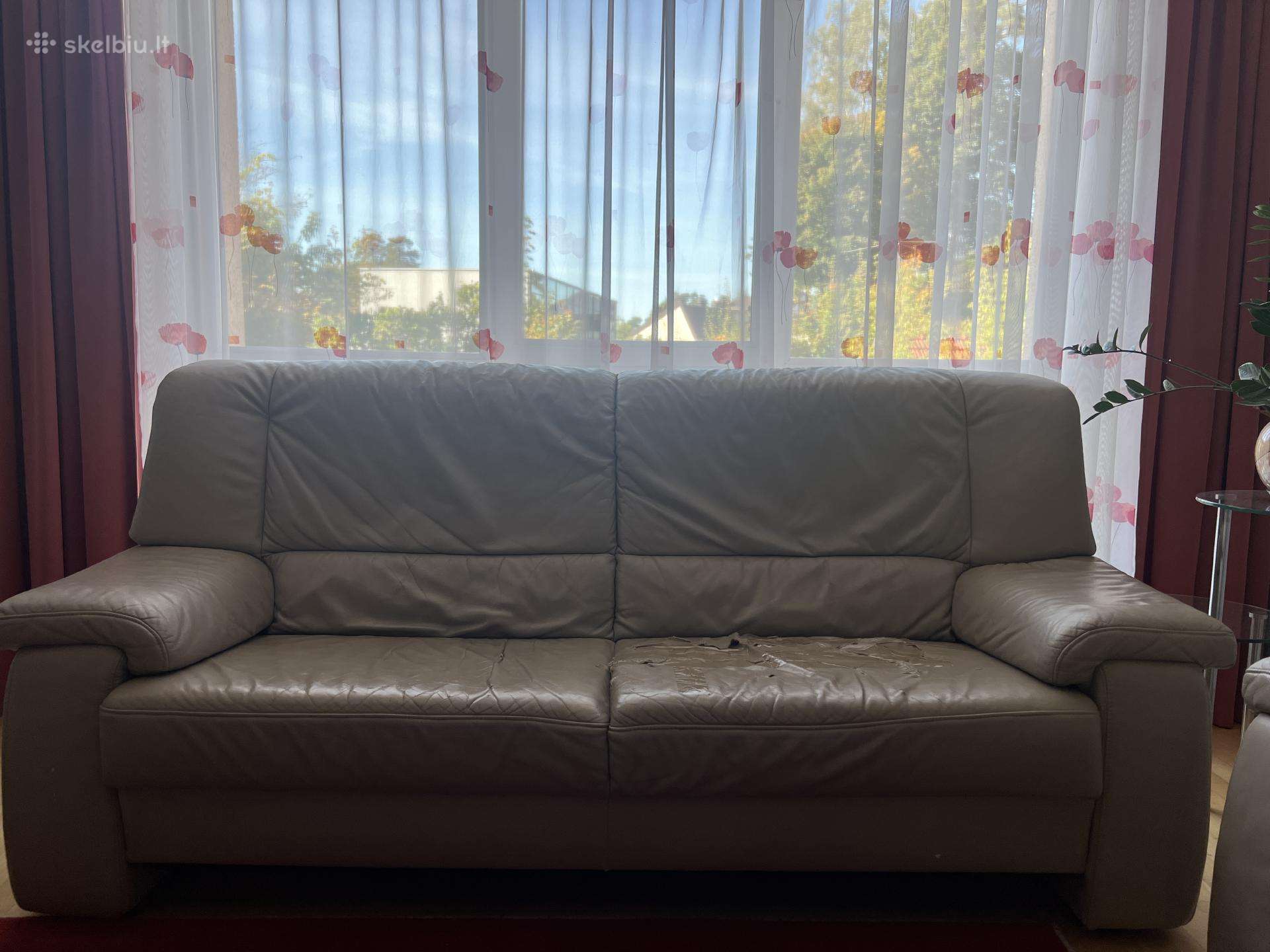 Odinė trivietė sofa