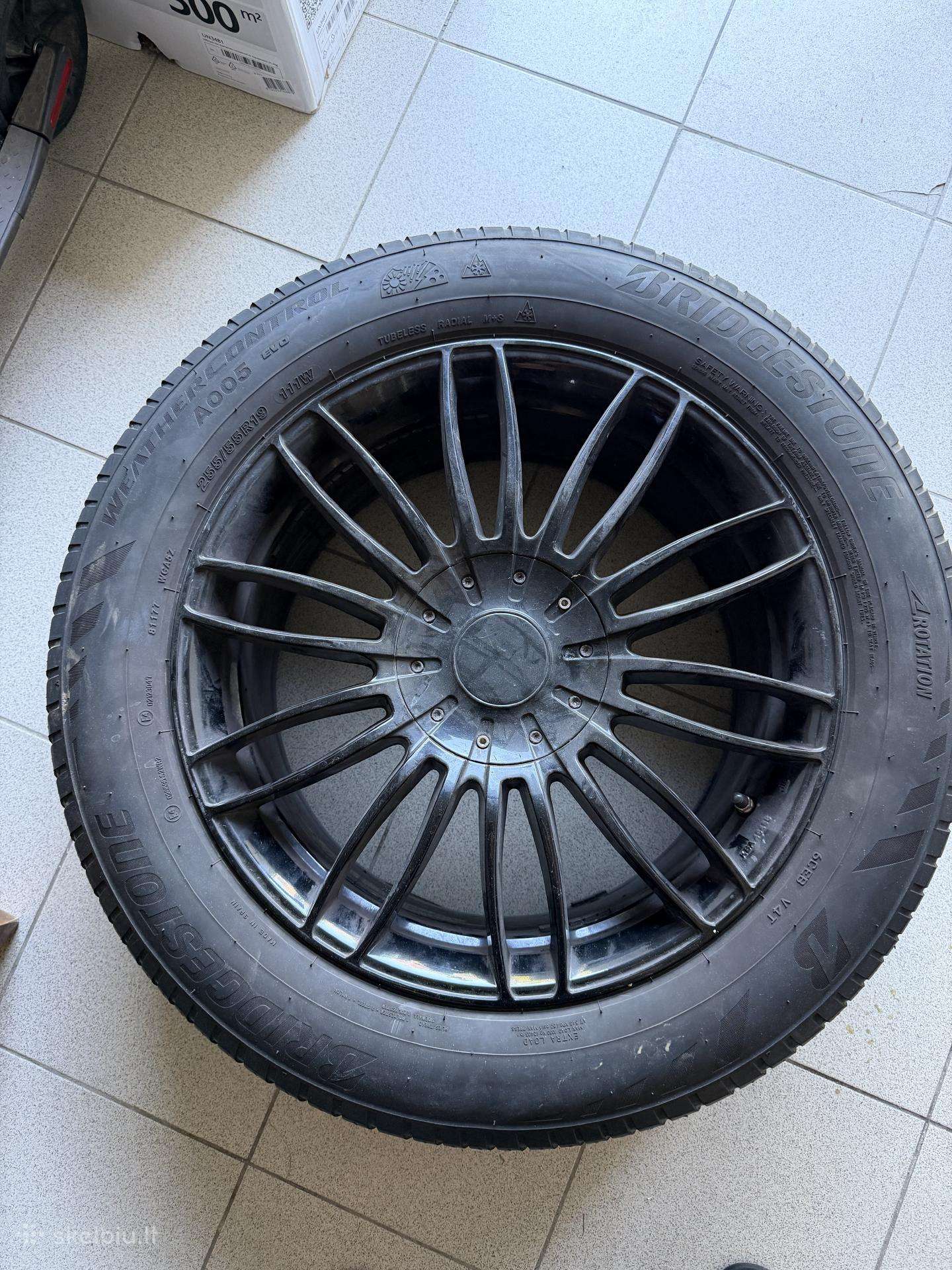 R19 Ratlankiai Su Bridgestone 255/55 R19 Padangom