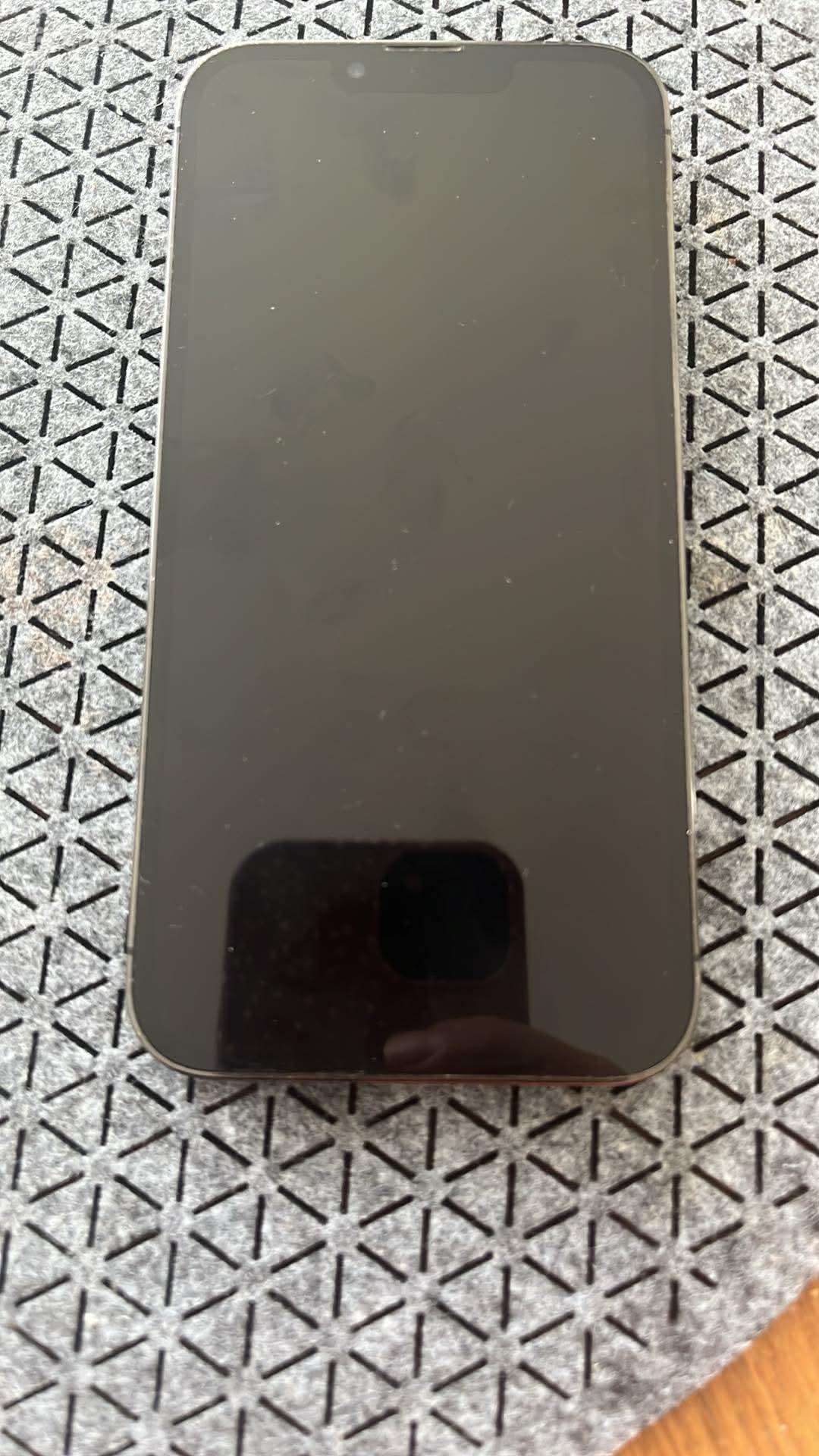 Apple iPhone 13 pro daužtas