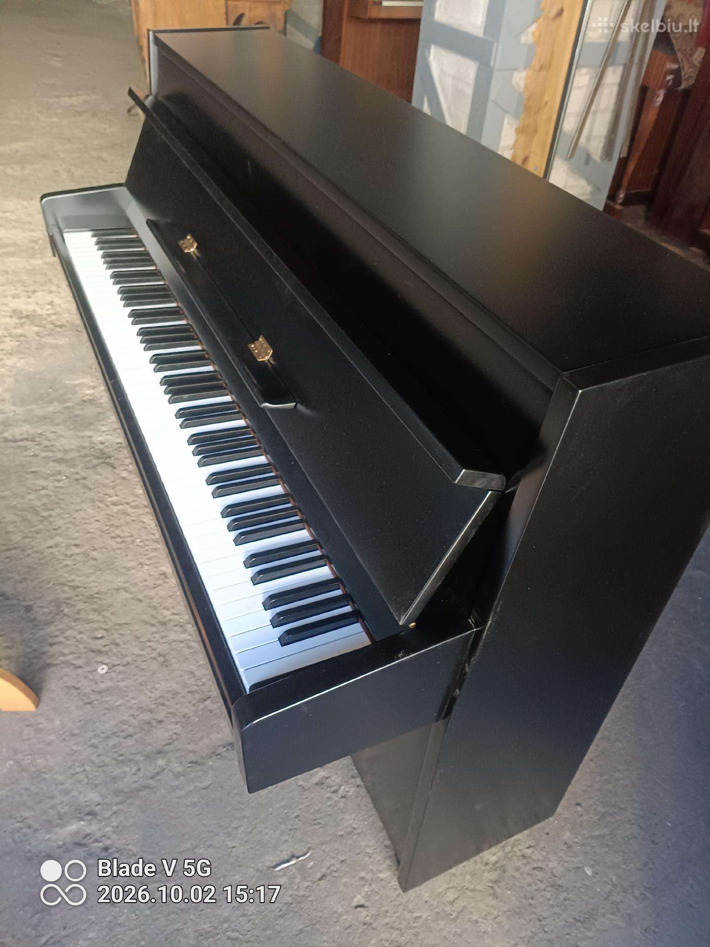 Parduodu pianiną Yamaha.