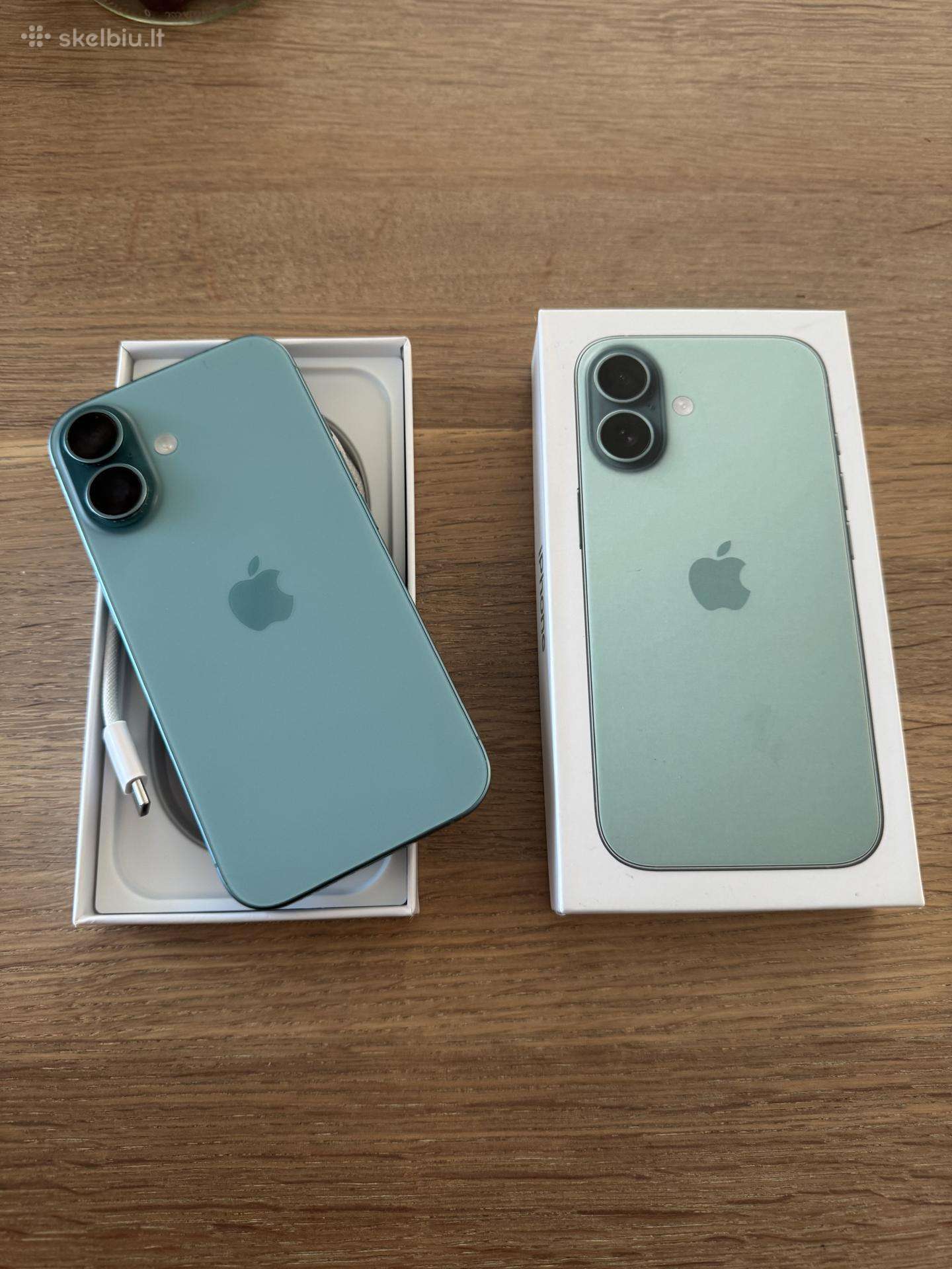 iPhone 16 128 GB baterija 100%