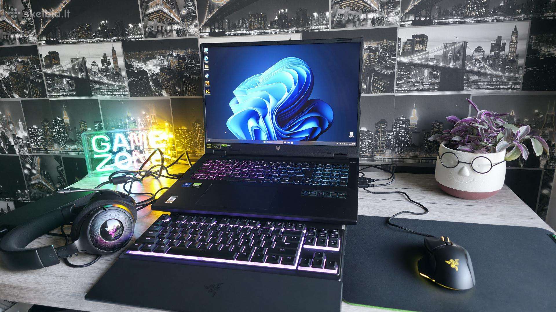 Predator Helios Neo 18 + priedai