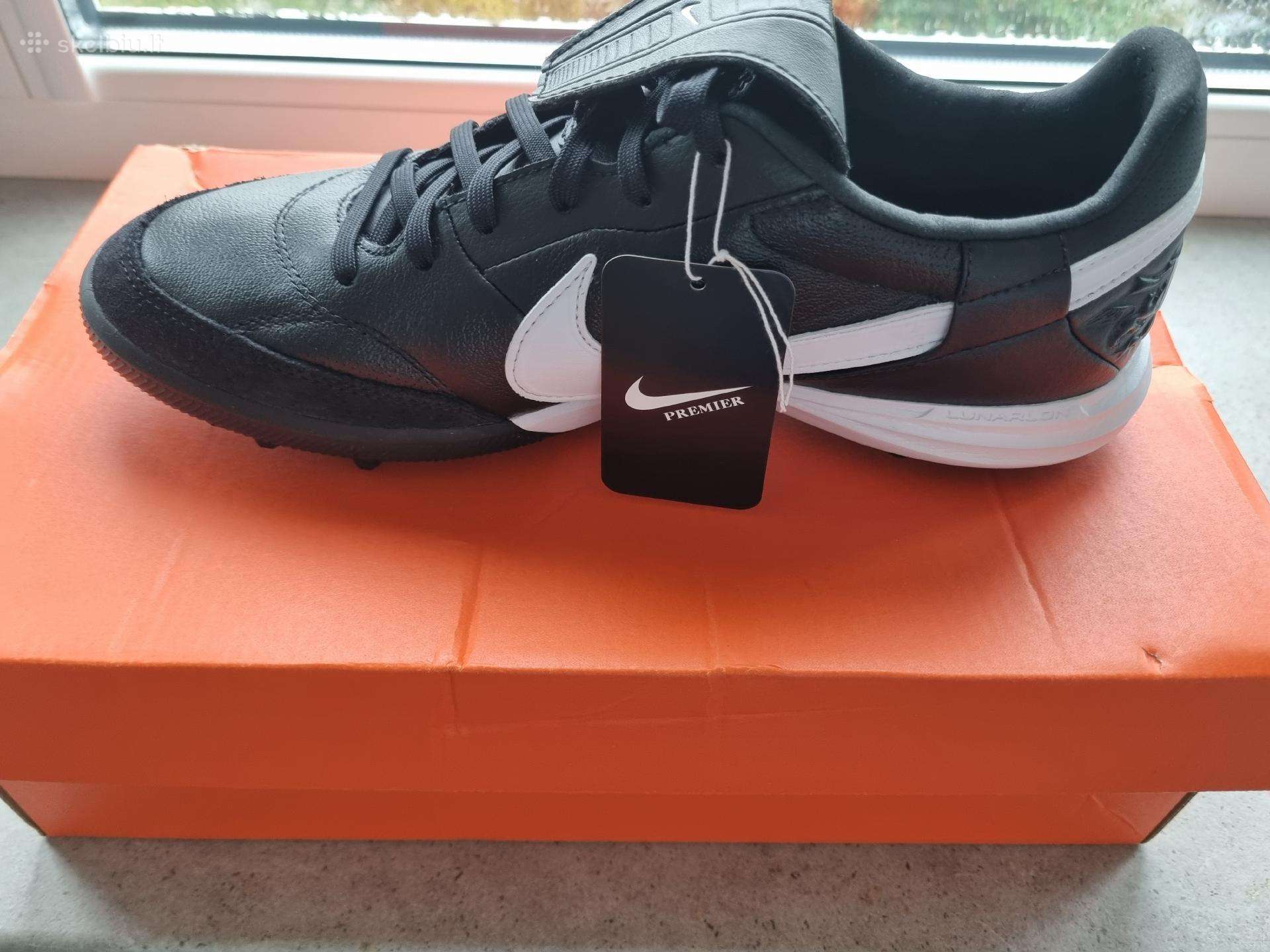 Nike futbolo bateliai 41d