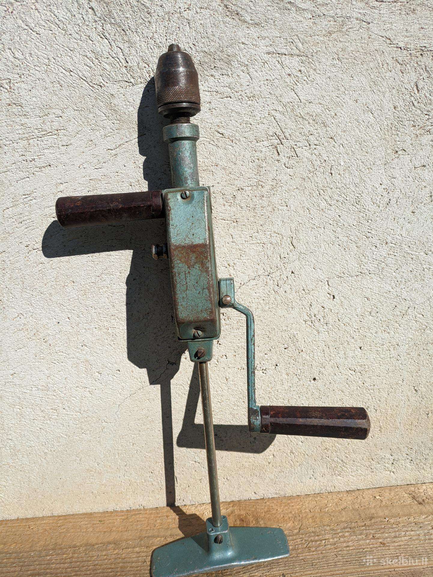 Rankinė drelė metalui
