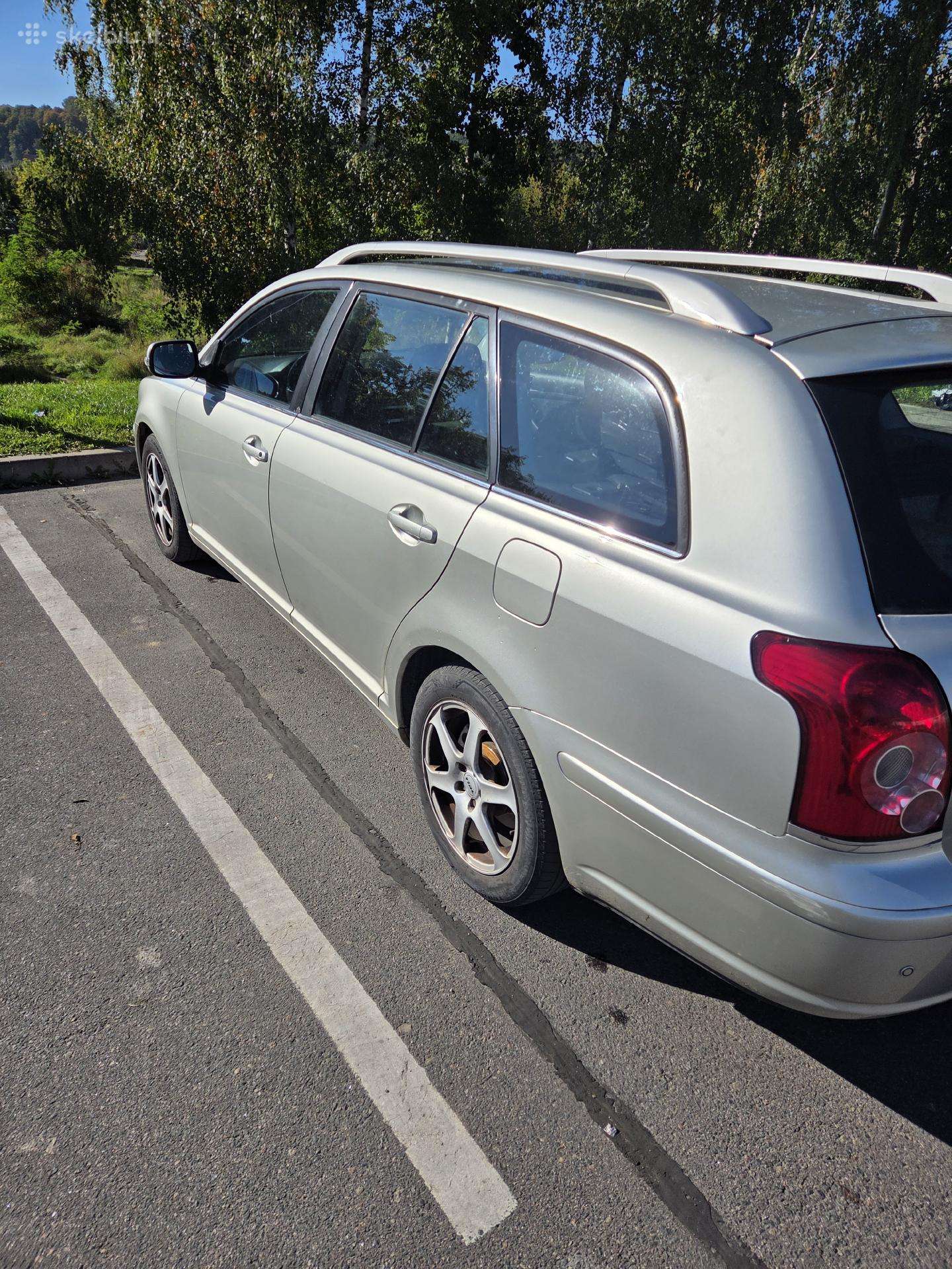 Parduodu Toyota Avensis automobili