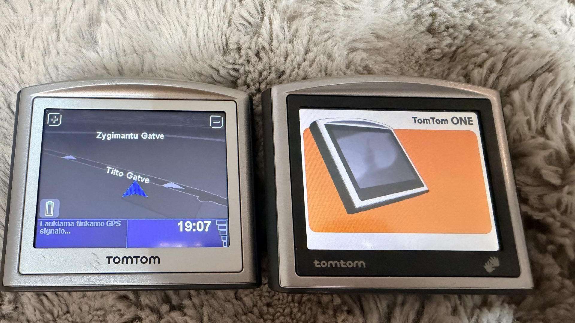 2 vnt. Tomtom One GPS navigacijos