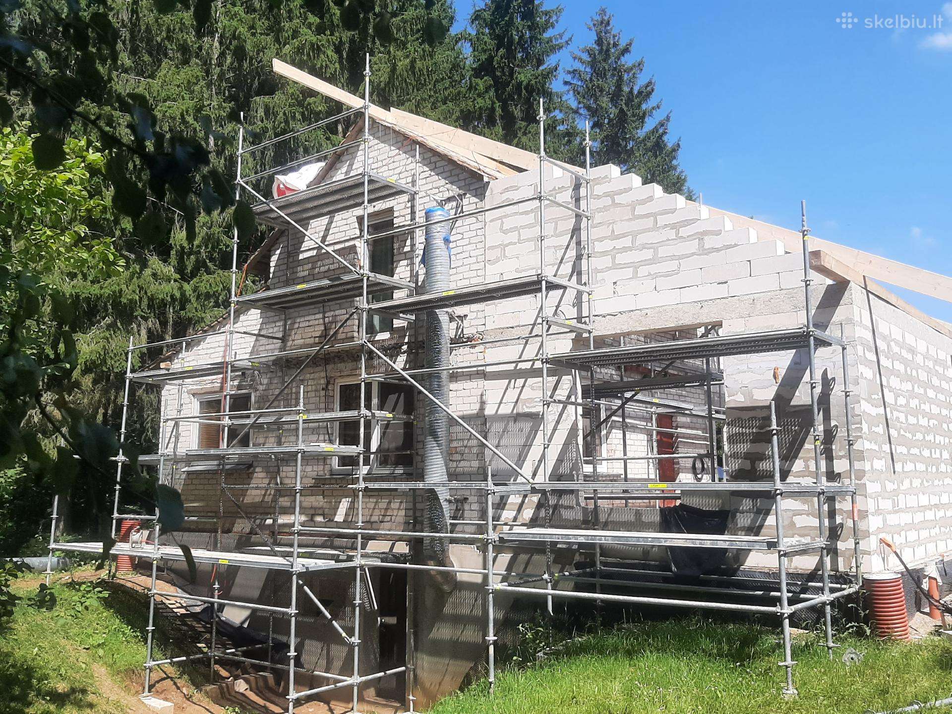 Skubiai reikalingi darbuotojai prie statybos darbų