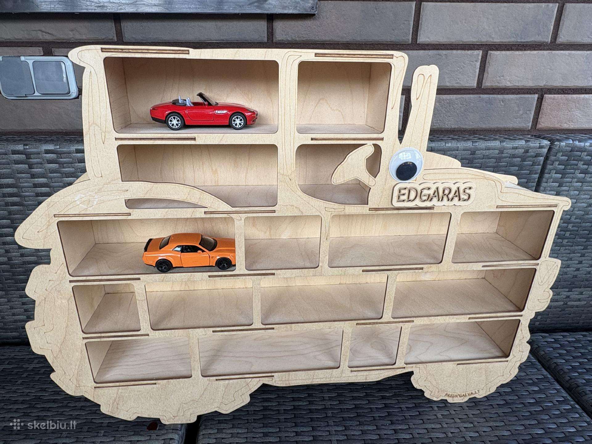 Garažas - lentyna automobiliams
