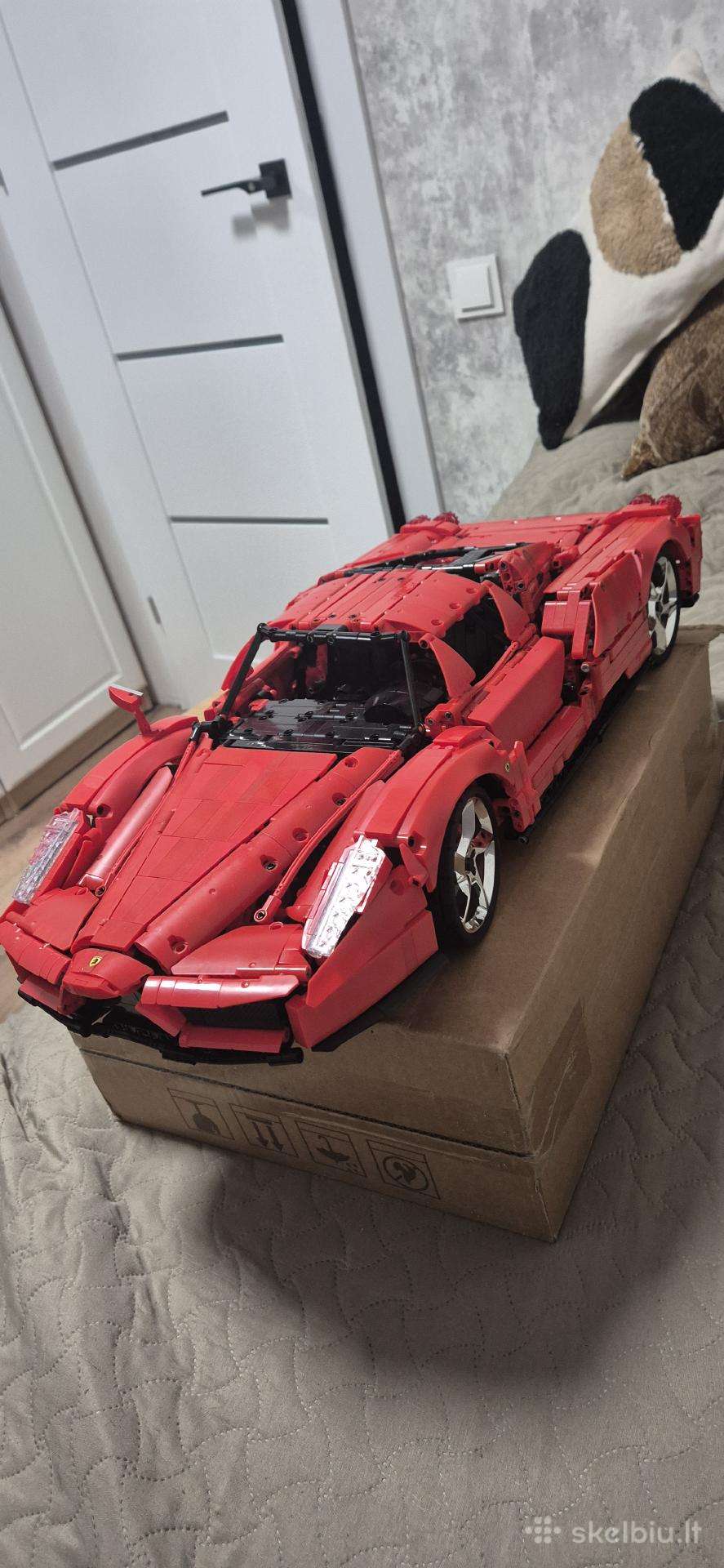 Lego Ferrari Enzo modelis (1:8 mastelis