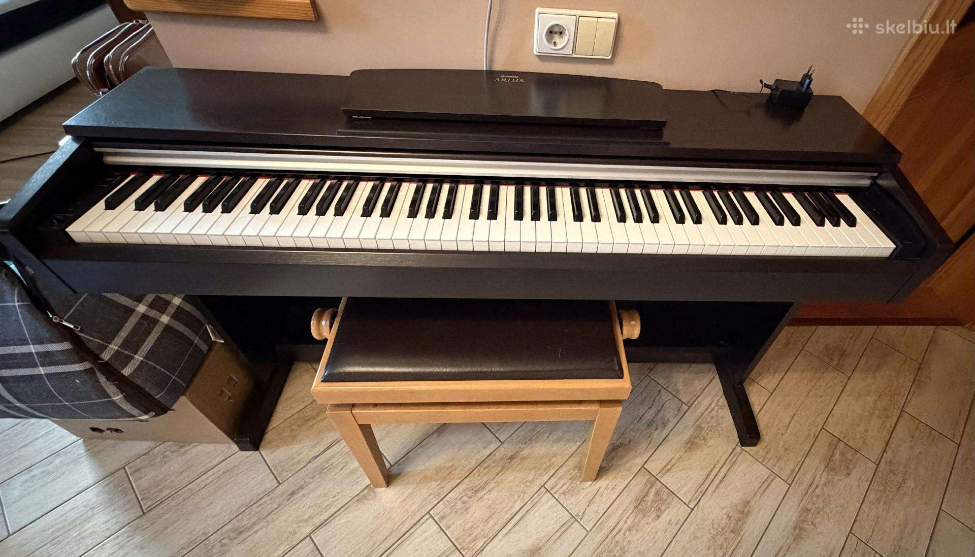 Yamaha Ydp-135 + kėde