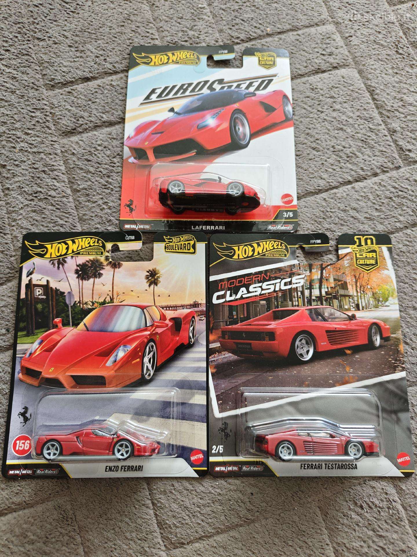 3x hot wheels Ferrari premium